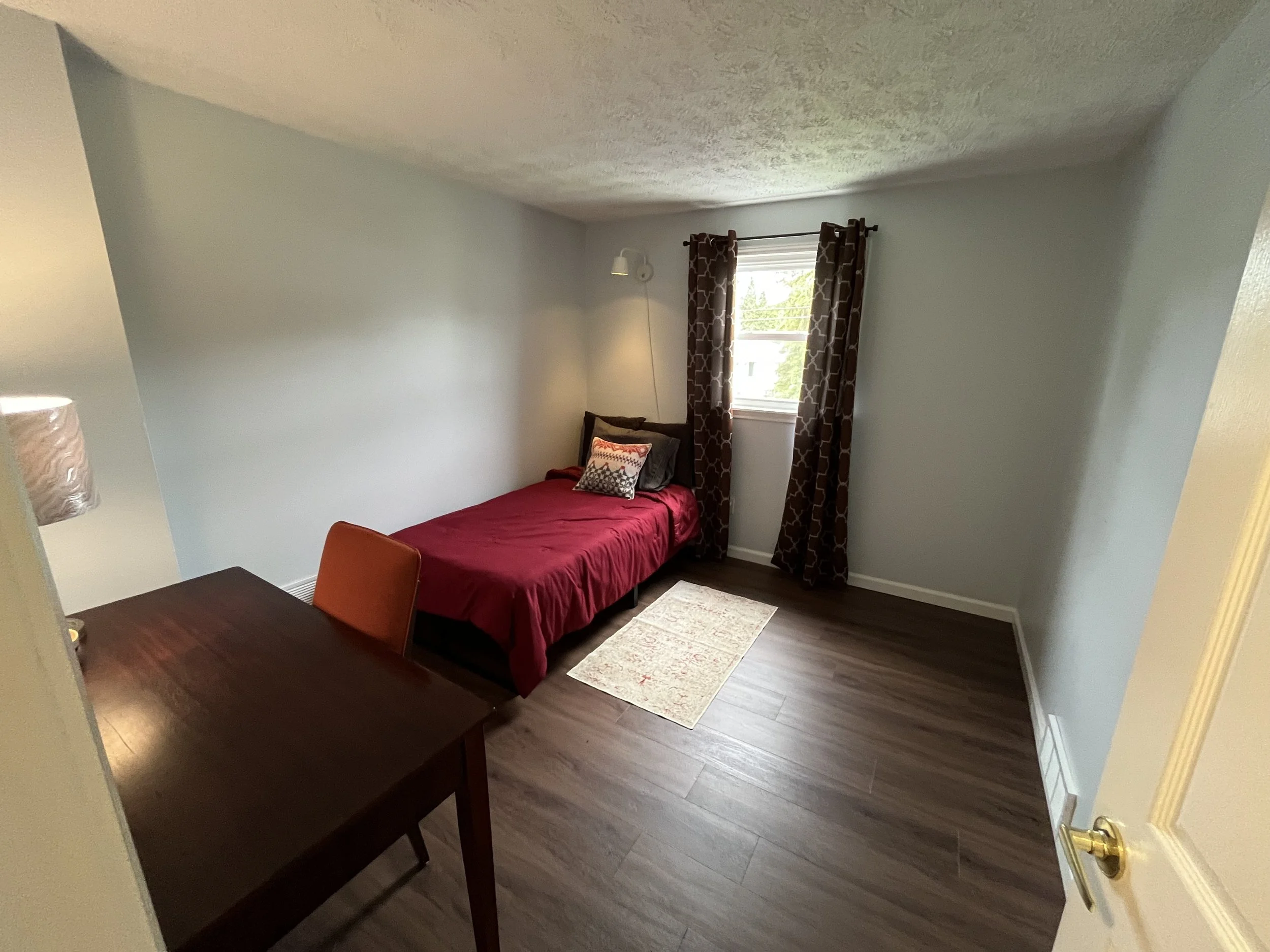 Twin room (2).jpg