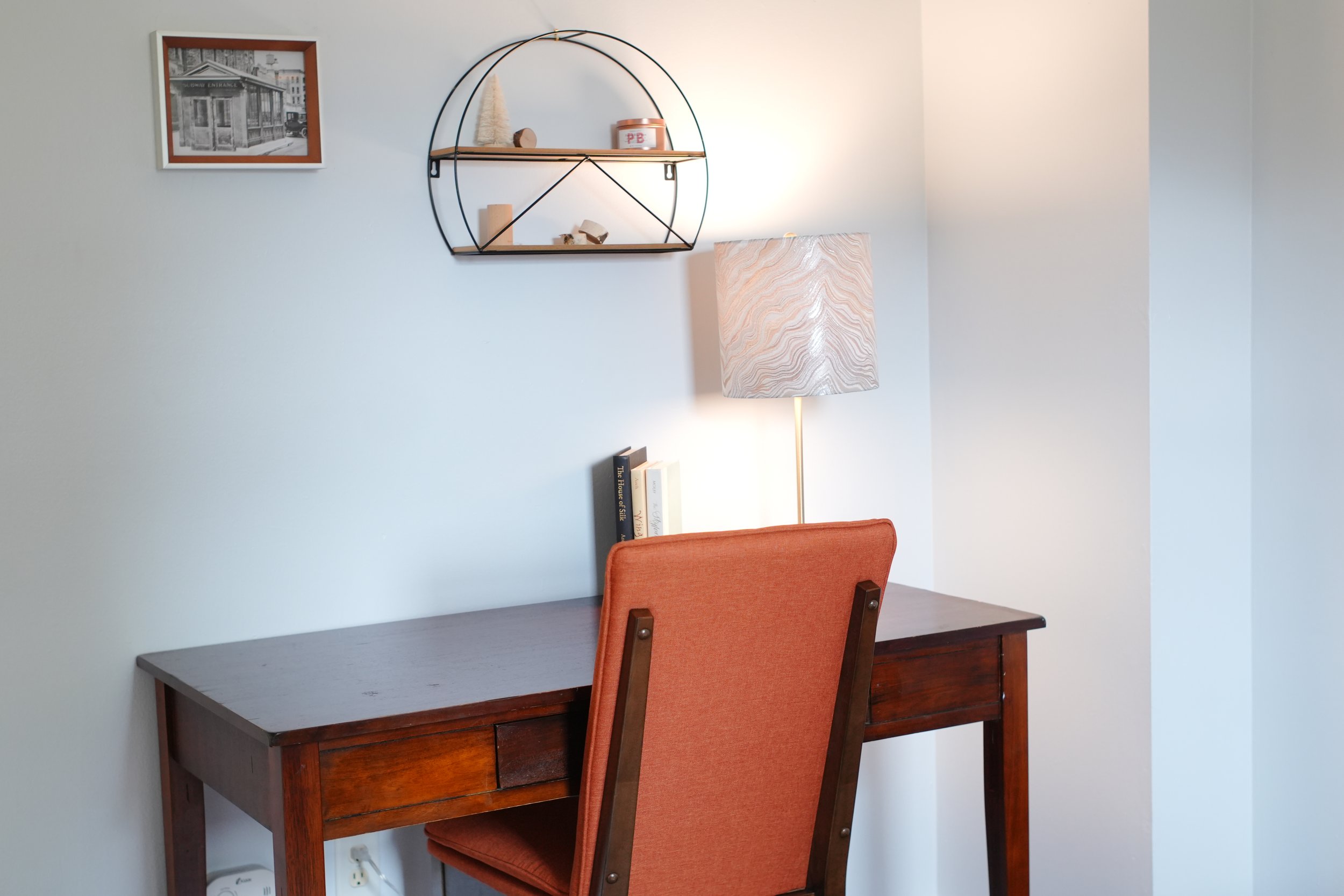 Twin room desk (1).JPG