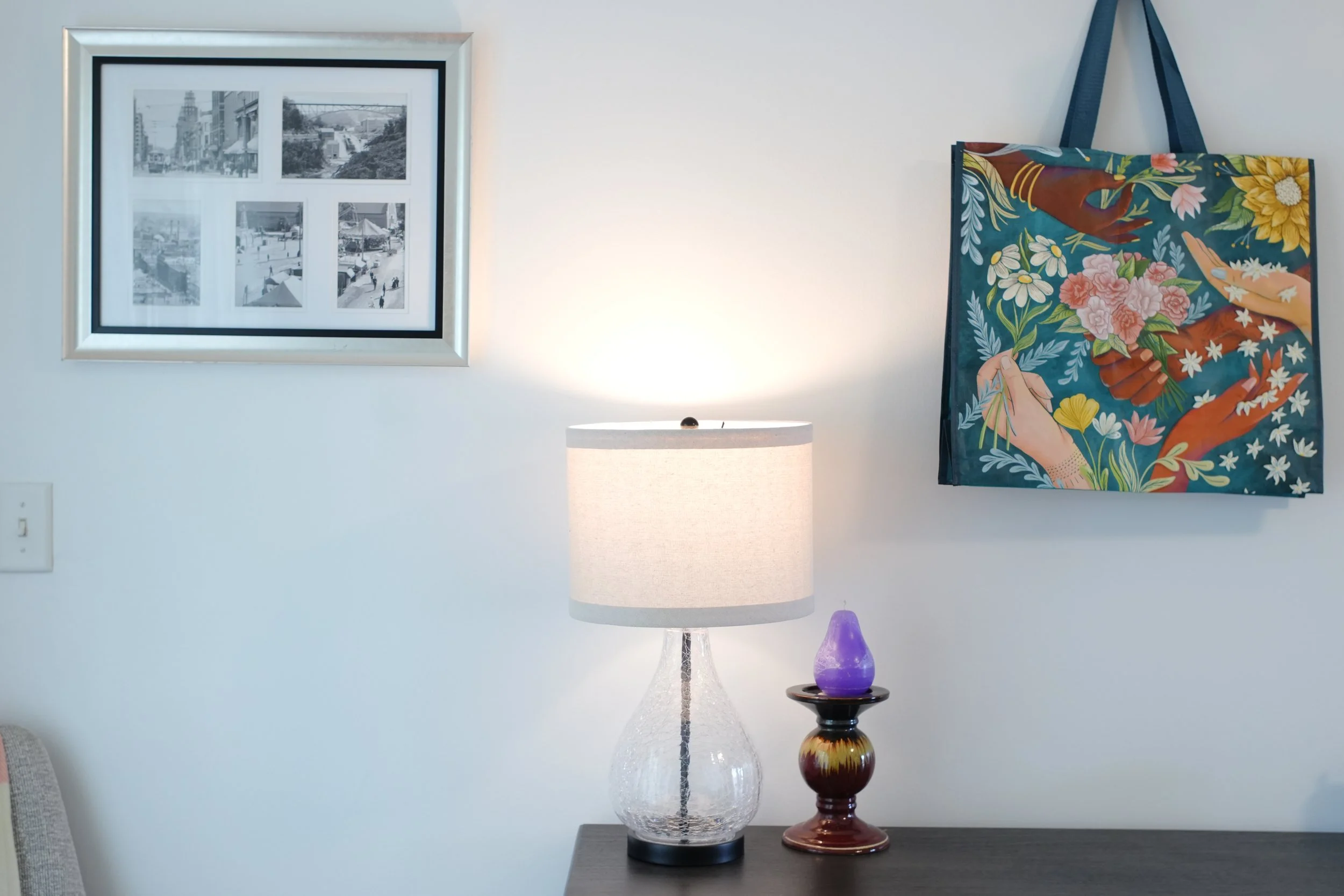 Cool lounge desk area.JPG
