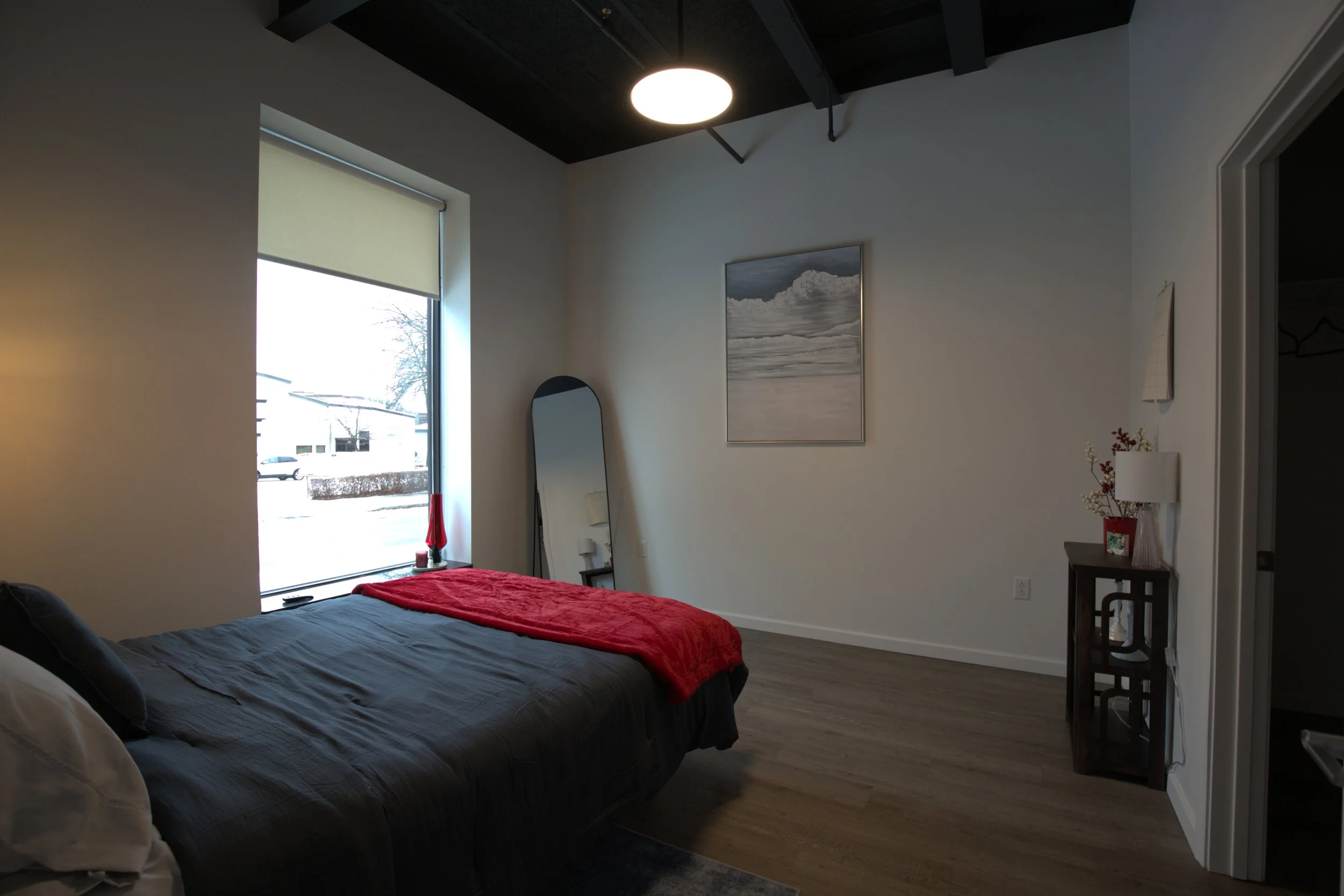 bedroom full view.jpg