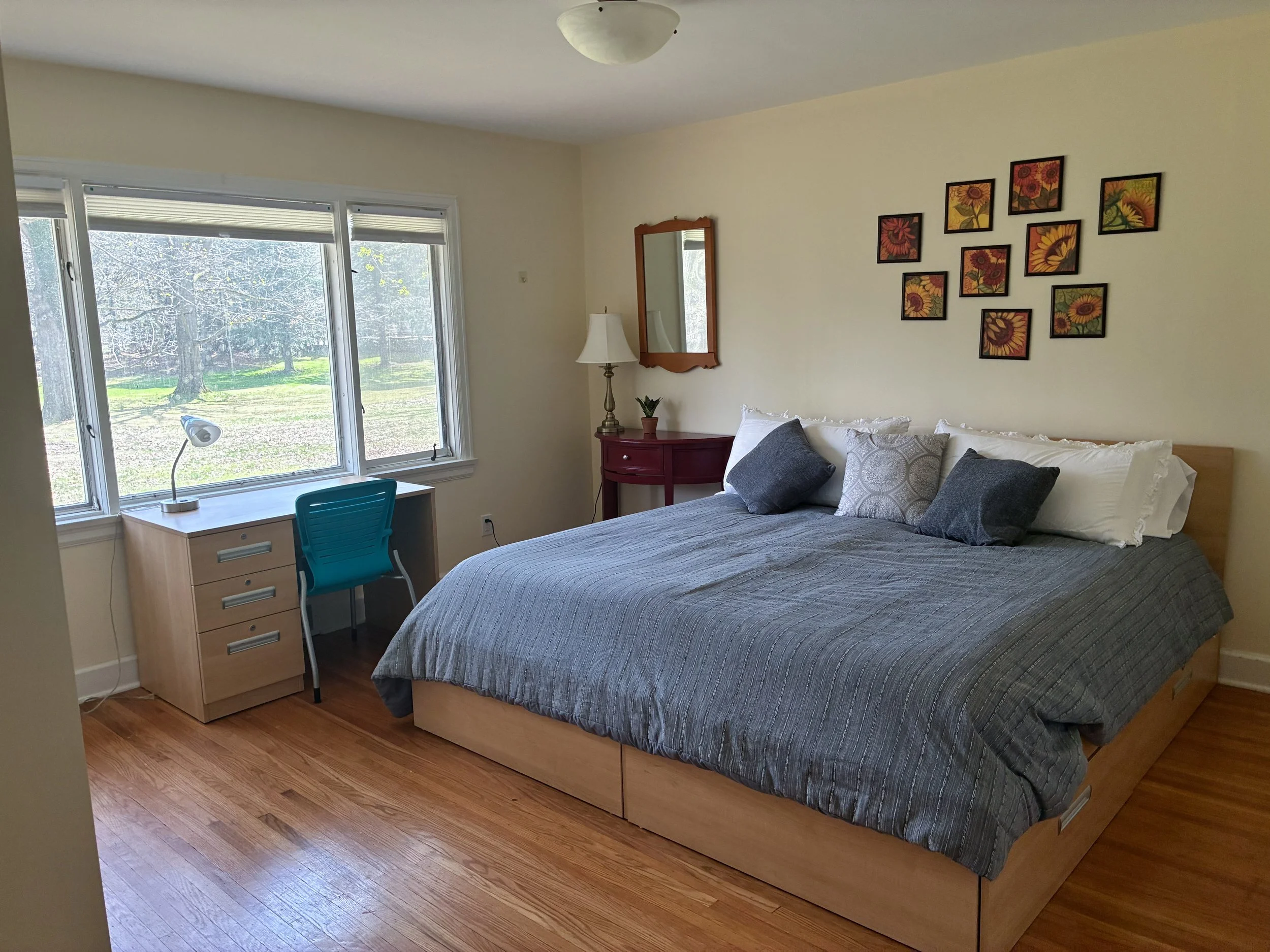 Beige bedroom.jpg