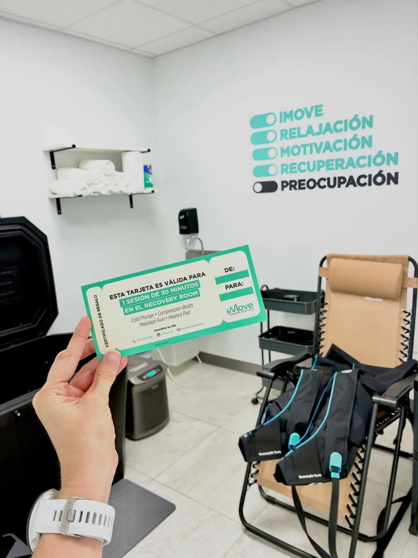 Una idea de 🎁 para los que siempre andan en movimiento. 〰️ Tenemos Certificados de Regalo para nuestro Recovery Room. 🧘&zwj;♀️ $35 x 30 minutos para que uses nuestras botas de compresi&oacute;n, cold plunge, massage gun y heated pad como quieras. ?