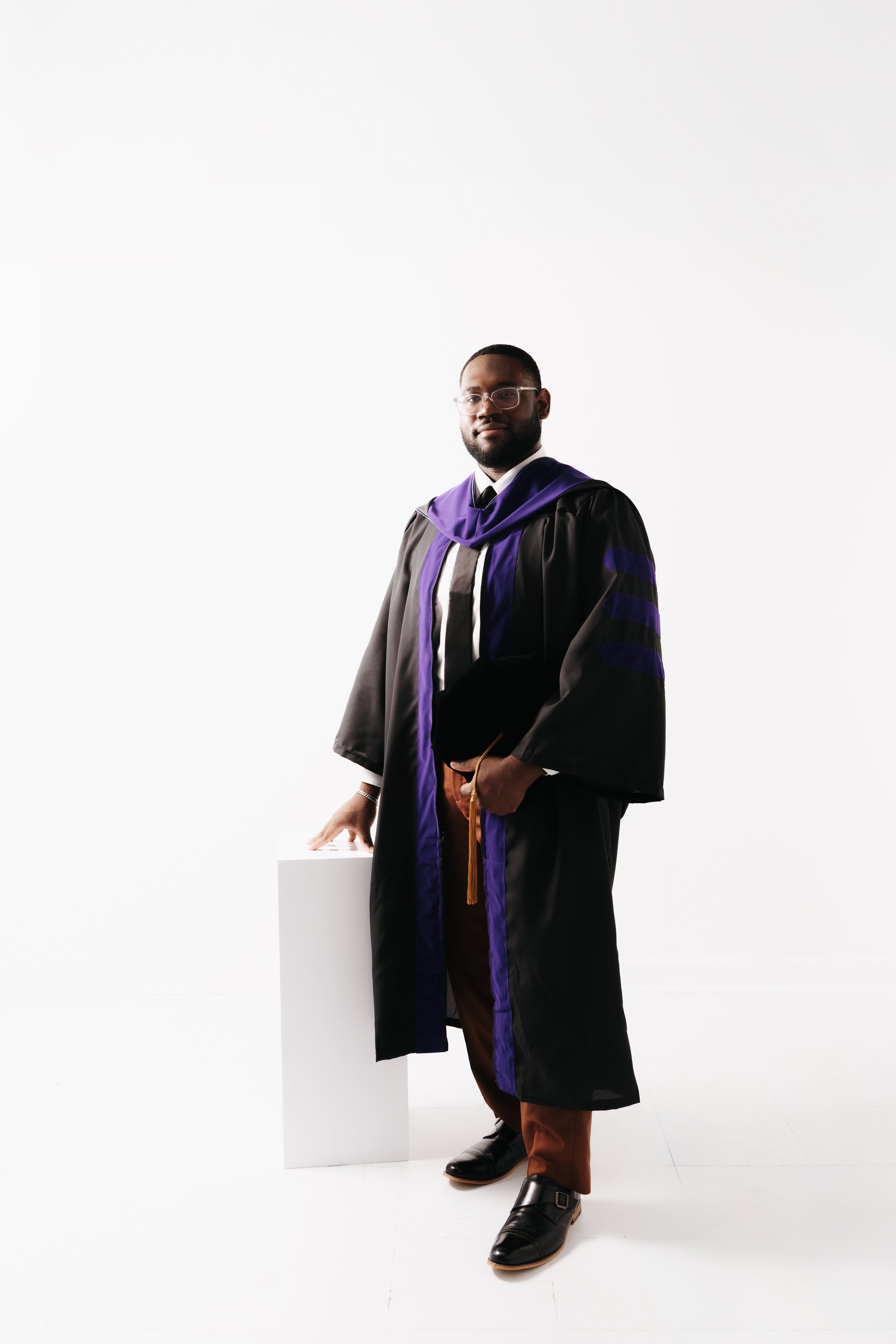5 Reasons to Book Your Graduation Photos at a Studio