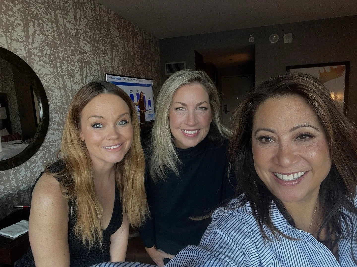 I absolutely LOVE my line of work. I get to meet the most beautiful people and cherish every moment of it!  These two are at the top - such beautiful, kind spirits!!!!! 💋❤️