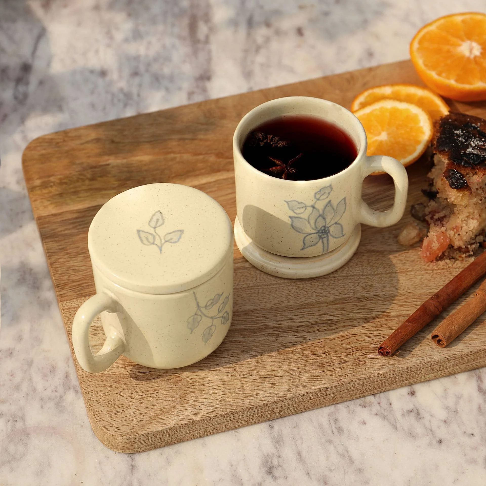 Elegant Duo of Ceramic Mugs with Matching Lids – Sophisticated Drinkware Set