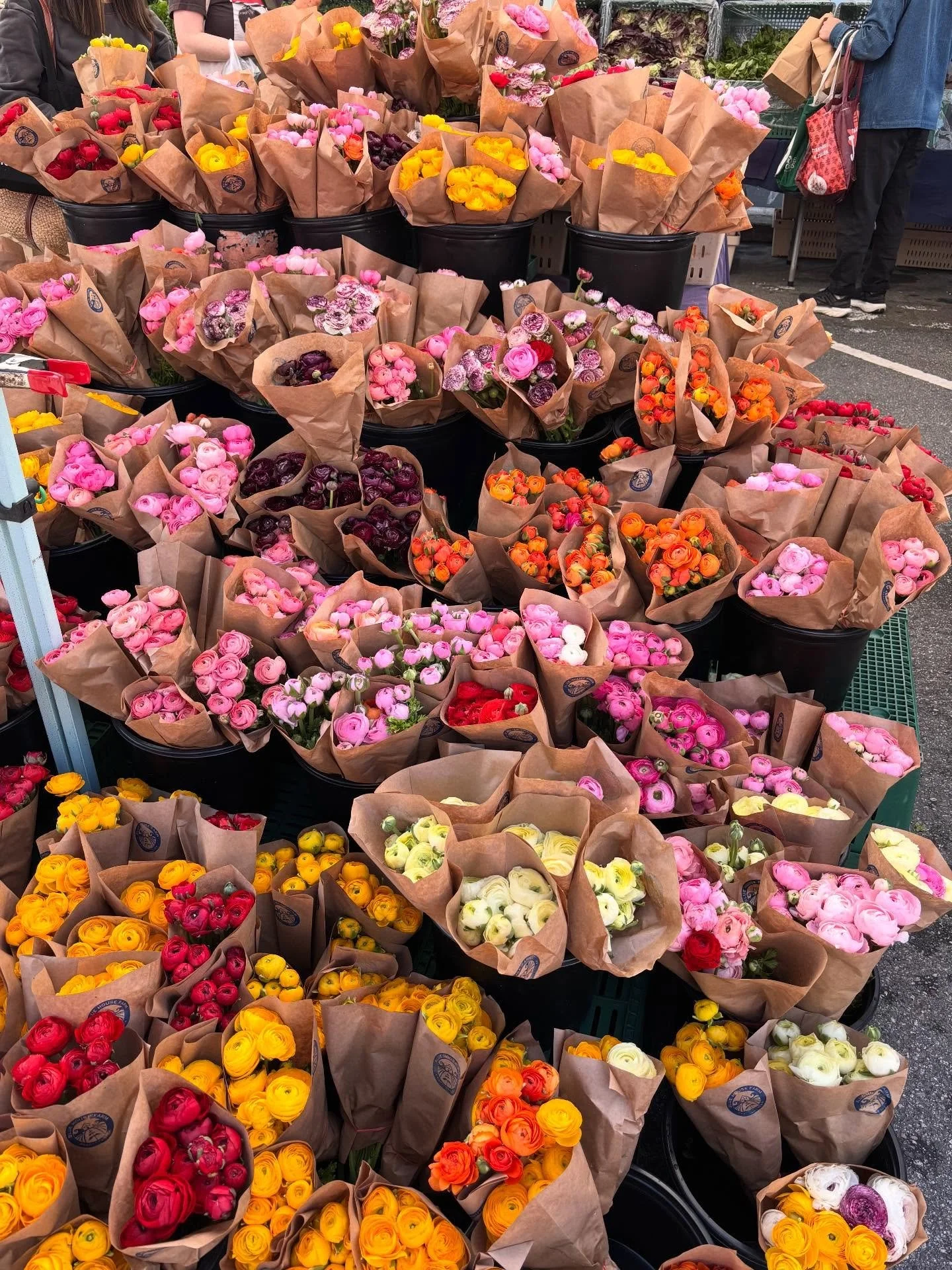 spring is in full bloom 🌸

arrange, hammer, design &mdash; then take the beauty with you

for kids and grown-ups alike

friday &middot; 5:30&ndash;7:30 &middot; NOOMOON
$30 / person

link in bio ✨