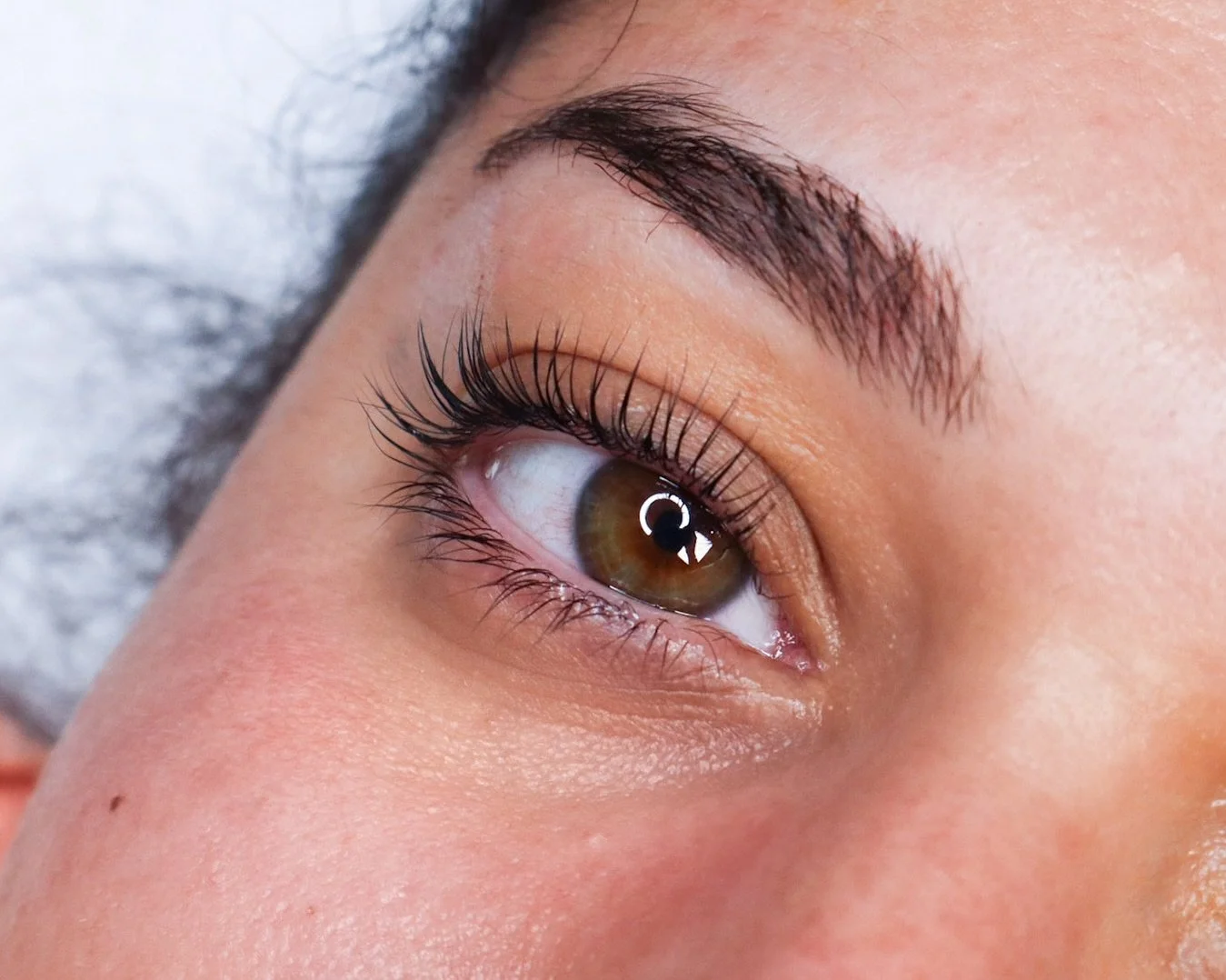 Lash lifts are perfect for summer! You can skip your mascara for all your fun summer activities and still look 🤩🤩🤩