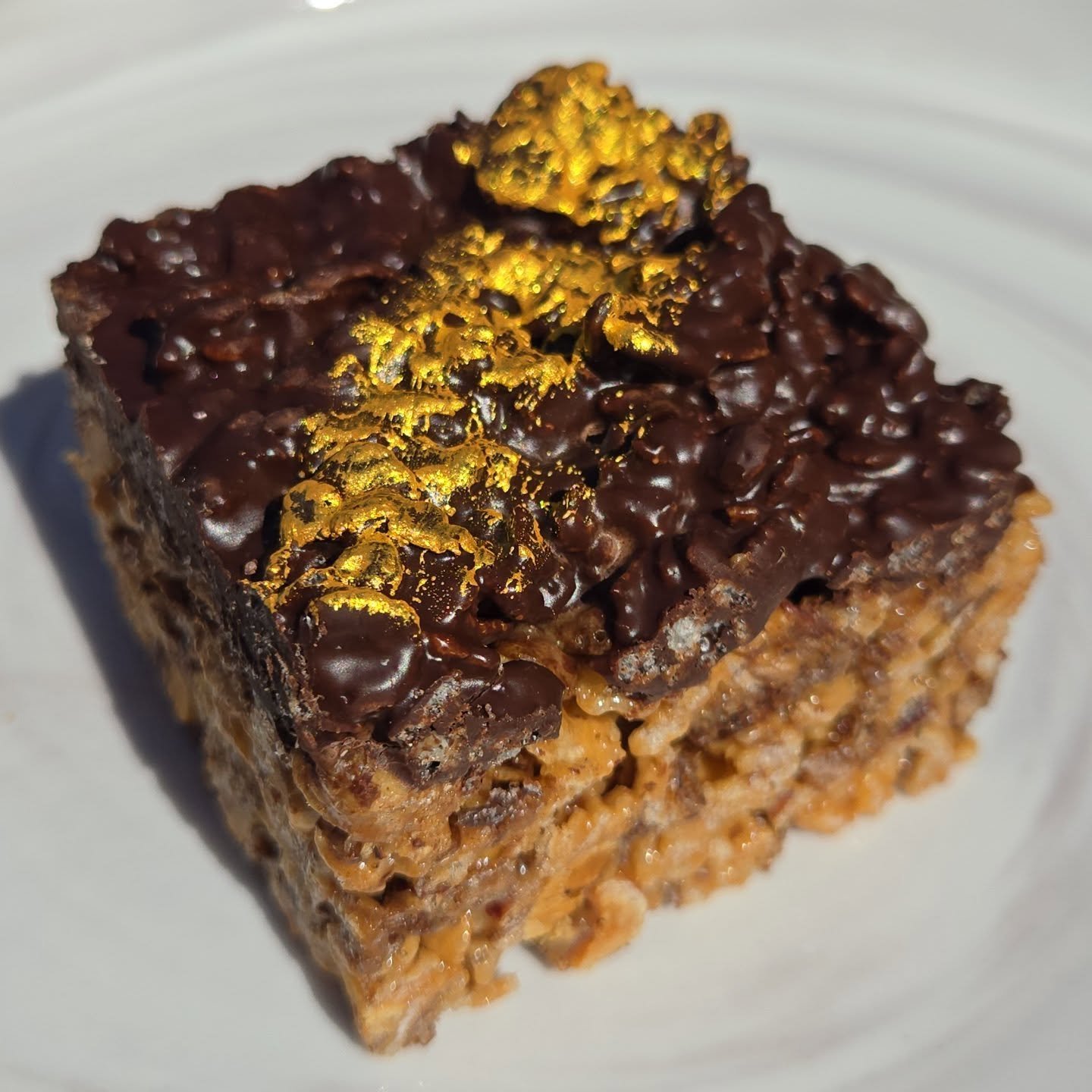 Introducing a brand-new treat flavor for February: Ferrero Rocher!  A perfect gift for that special someone in your life (or a gift for yourself)! 💜
- rice krispies, cocoa pebbles, and toasted hazelnuts 
- folded into a caramelized hazelnut marshmal