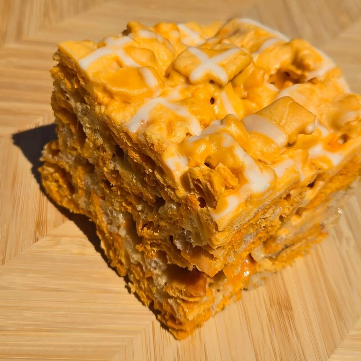 New flavor at Ginger Panda we're really excited about!  May be unconventional but if you like a sweet and salty combo, you have to try our new Cheez-it treat.

-rice krispies and Cheez-its 
-folded into caramelized marshmallow 
-topped with a cheddar