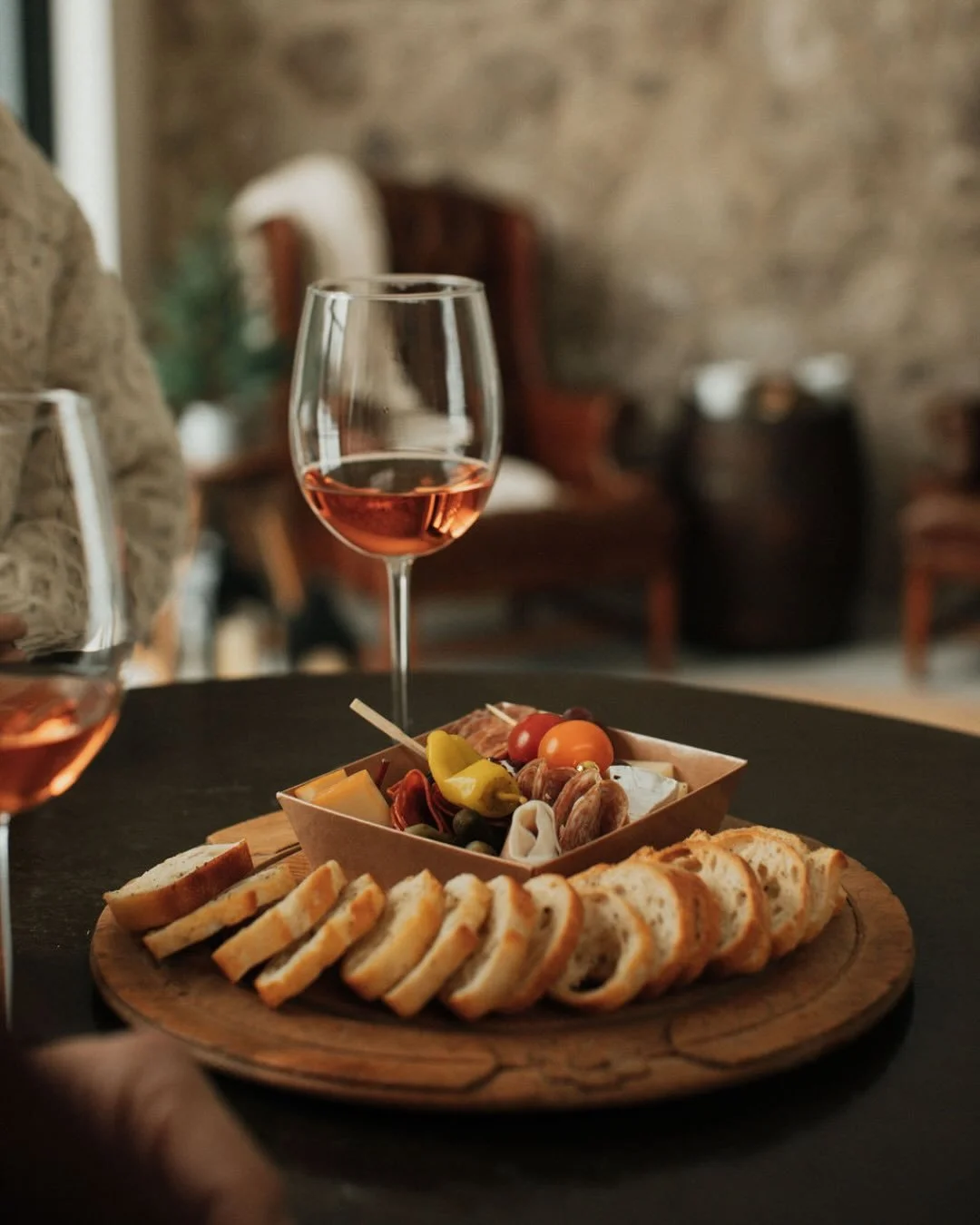 Good wine, good food, and nowhere else to be.

That&rsquo;s a weekend at The Castle Keep.

Book yours at thecastlekeep.ca

#TheCastleKeep #boutiquehotel #ontariotravel #ExploreOntario #CouplesGetaway