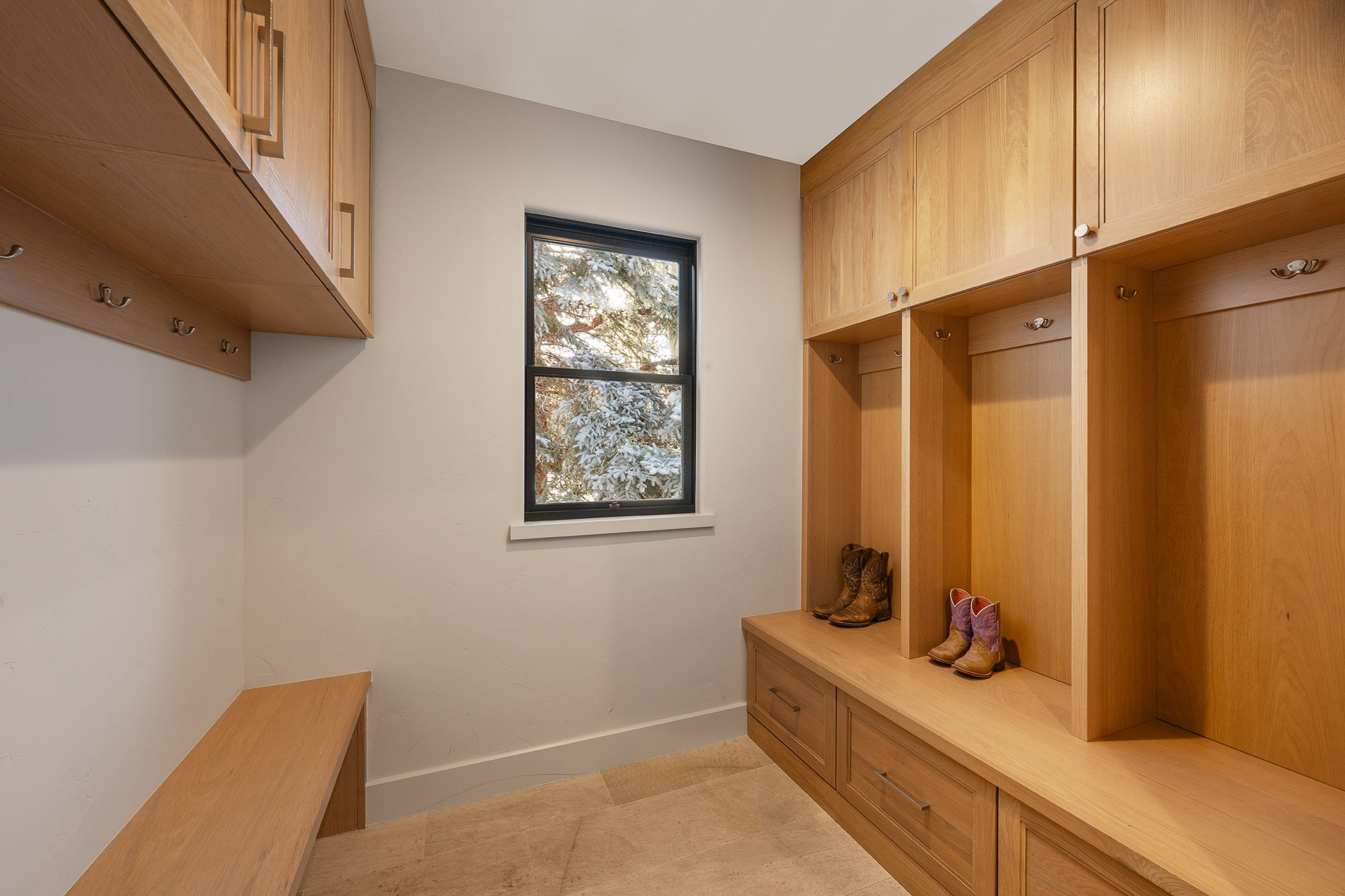 8150 Cabinets Kitchen Bath and Walk-in Closet Images-15.jpg