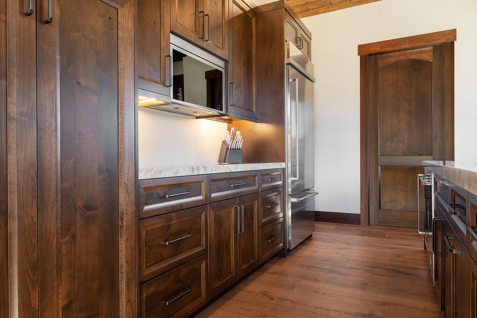 8150 Cabinets Kitchen Bath and Walk-in Closet Images-2.jpg