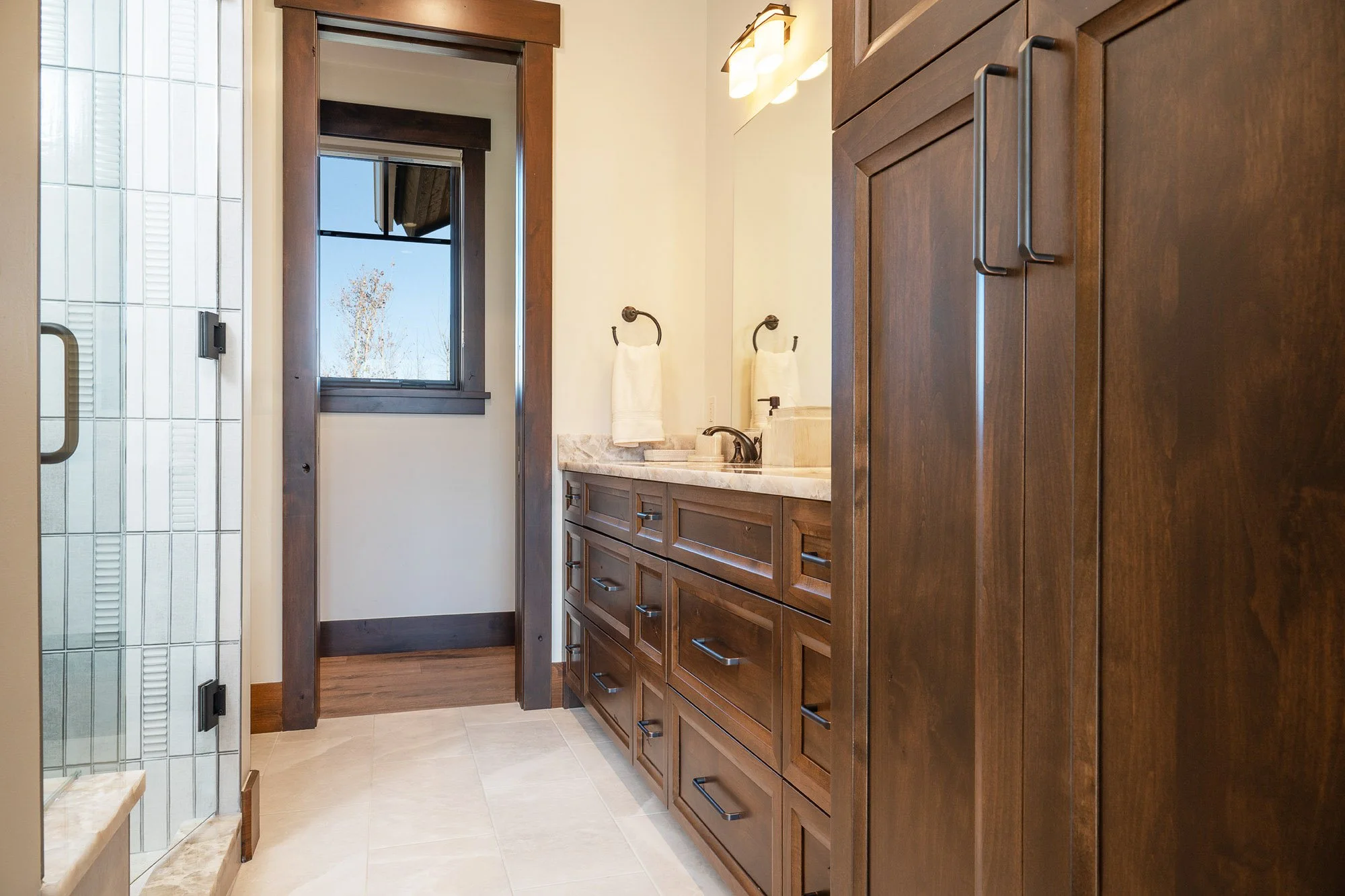 8150 Cabinets Kitchen Bath and Walk-in Closet Images-3.jpg