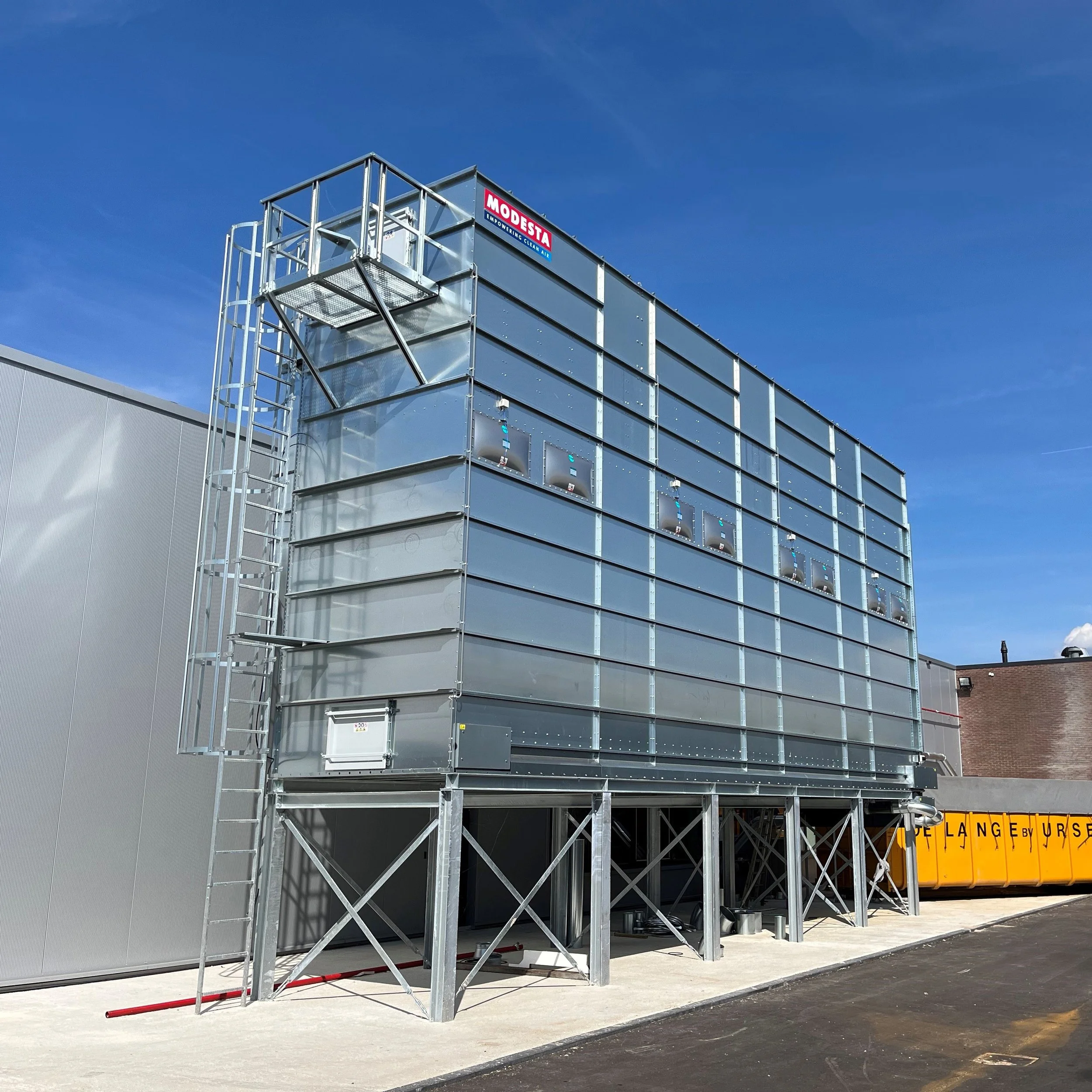 Modesta_Filters_Empowering_Clean_Air_Industrial_Filtration_Dust_Extraction_Collector_System_Deduster_CFC_Conveyor_Filter_with_Chain_Hoogendoorn2.jpg