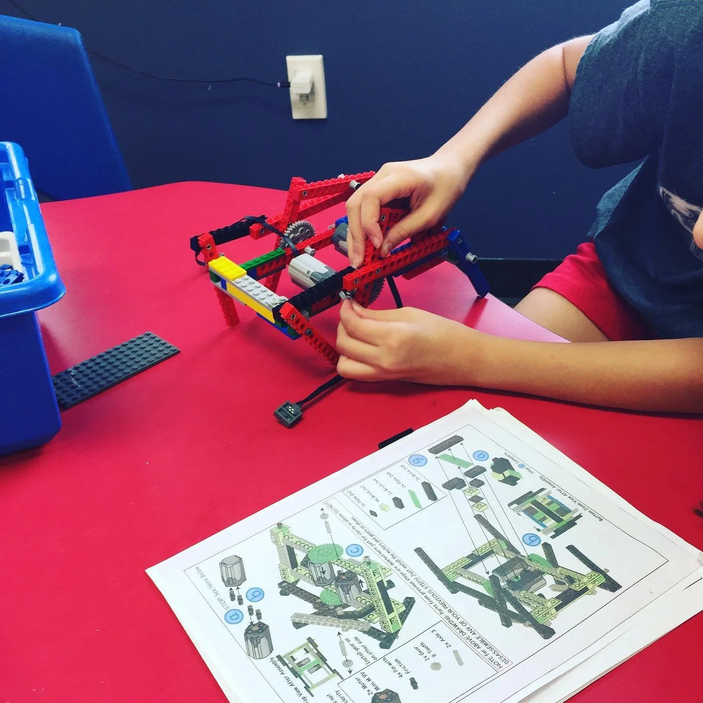 The kiddos at American Robotics Academy summer camp are having a blast building their RoboBugs!!!!!!
