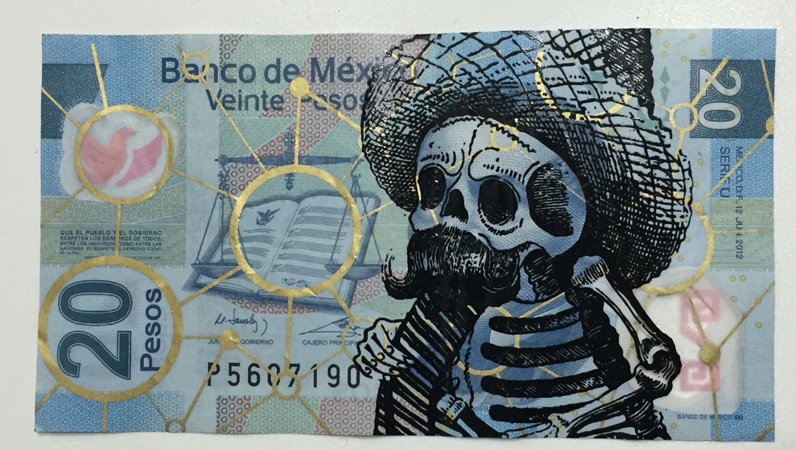 Cuando la lana se vuelve arte: billetes intervenidos que circulan como obras