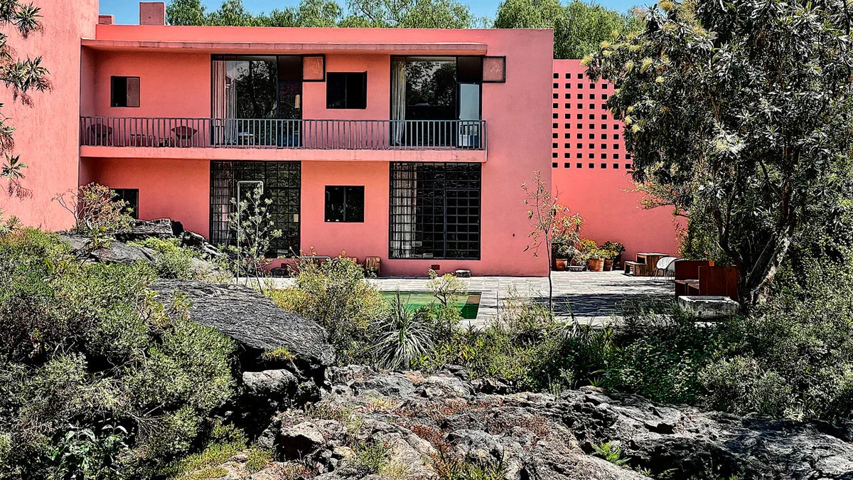 Casa-Pedregal--una-joya-de-la-arquitectura-mexicana-CasaSoyer-1670517678.webp