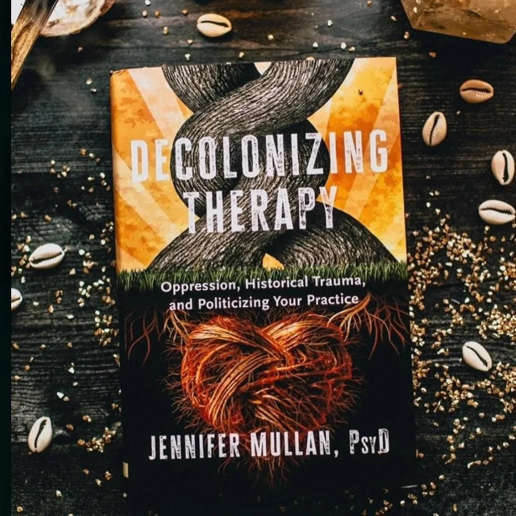 📚 ATX Therapist Book Club - November &amp; December 2024📚 
Organized and ran by Madison Domin, LMSW, CCTP

Decolonizing Therapy by Jennifer Mullen PsyD 

⭐️⭐️⭐️⭐️⭐️
.
&ldquo;Having a guide that is so rich in direction, history, and honesty is refre