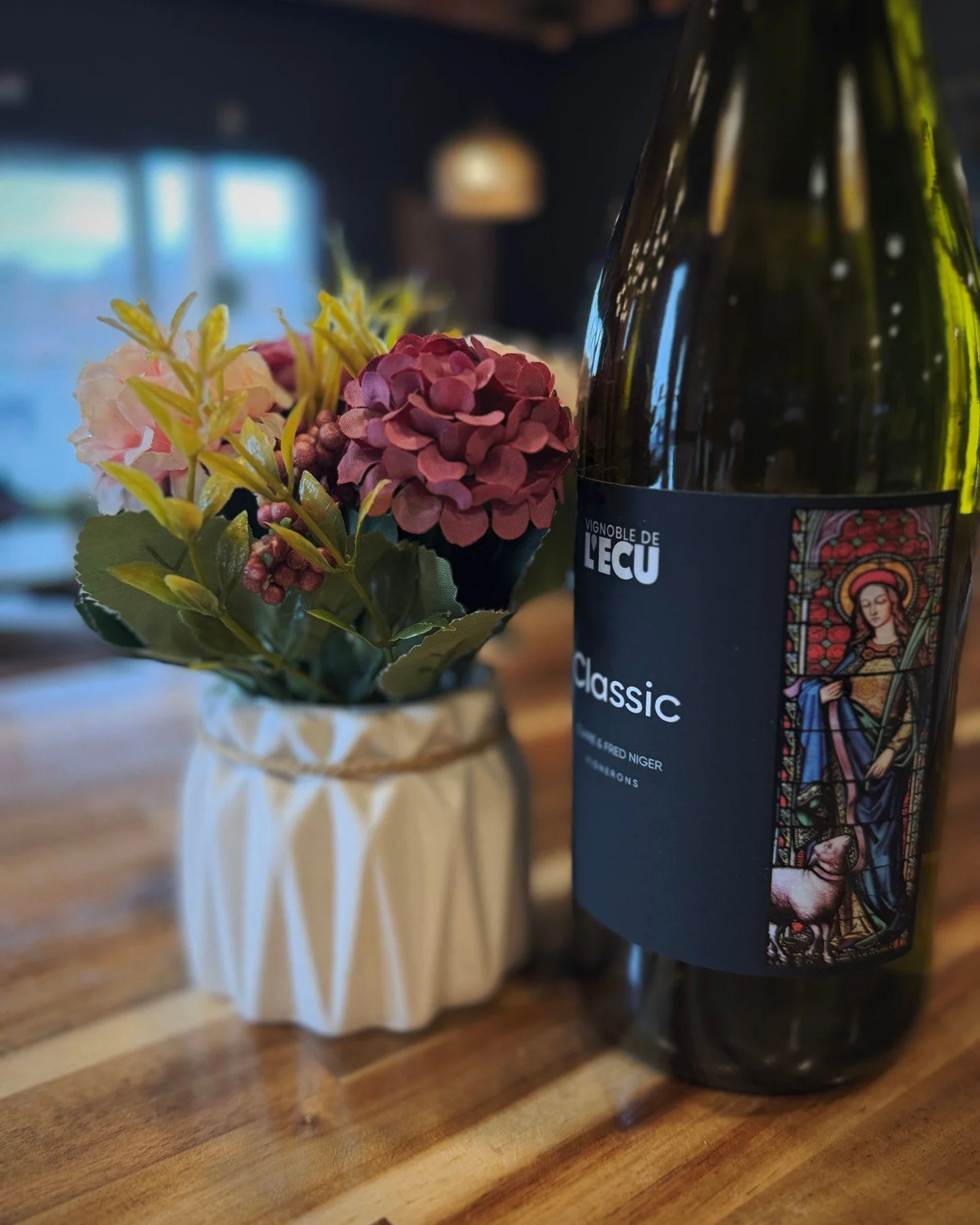 Want to take a day trip to the French Coast? No problem. Dancing Rabbits has you covered. One sip of the Classic from Vignoble de l'Ecu and you&rsquo;re on the Atlantic coast of France. It&rsquo;s 100% Melon de Bourgogne&mdash;crisp, saline, and basi