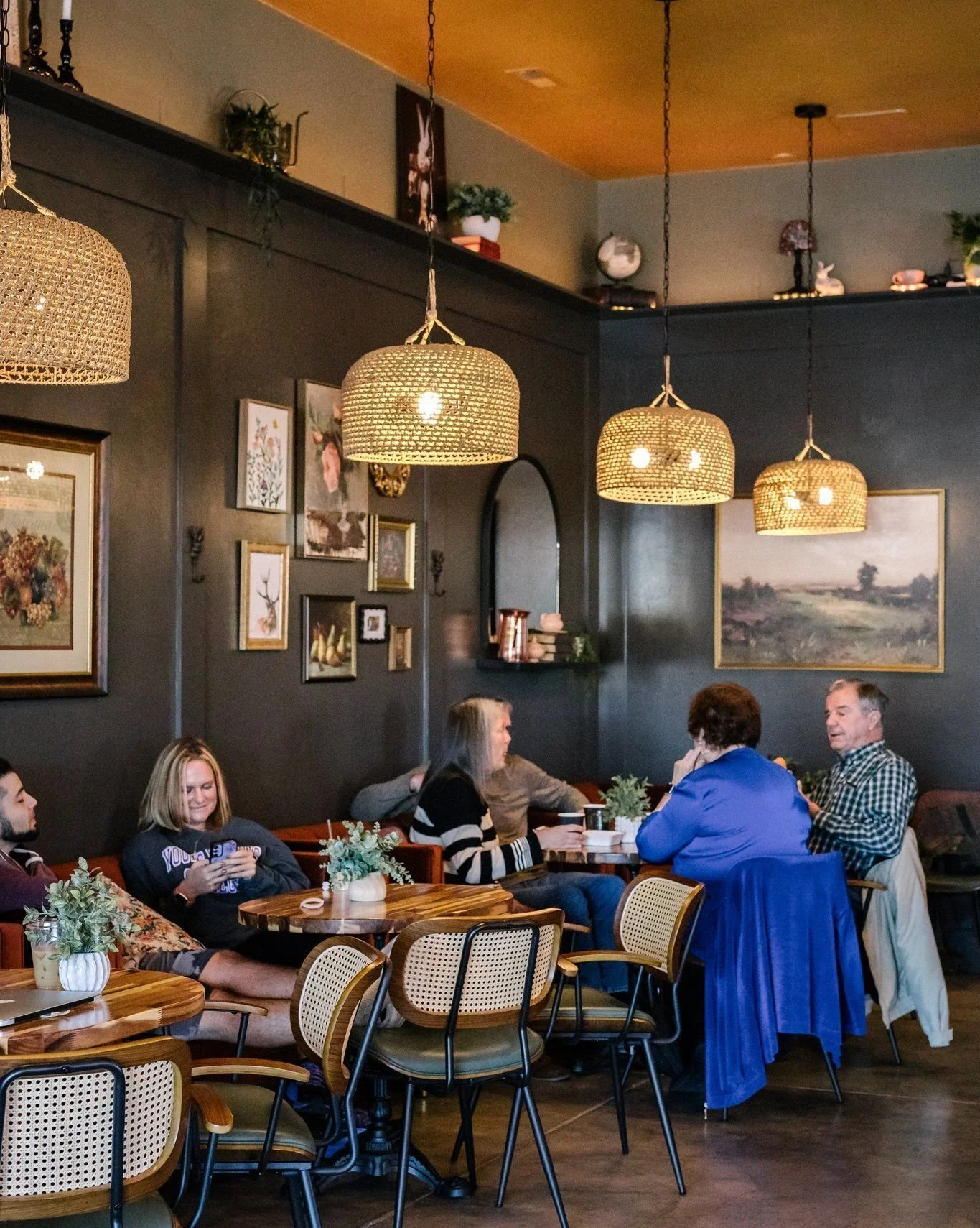Warm space. Handcrafted drinks. Thoughtful wine. The kind of place you discover once and then tell everyone about. Downtown Blairsville. Daily, 6 AM to 8 PM.