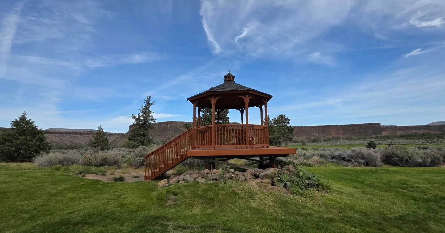 @sunsetsoundevents and weddings @crookedriverranchcabins. Look at this view!