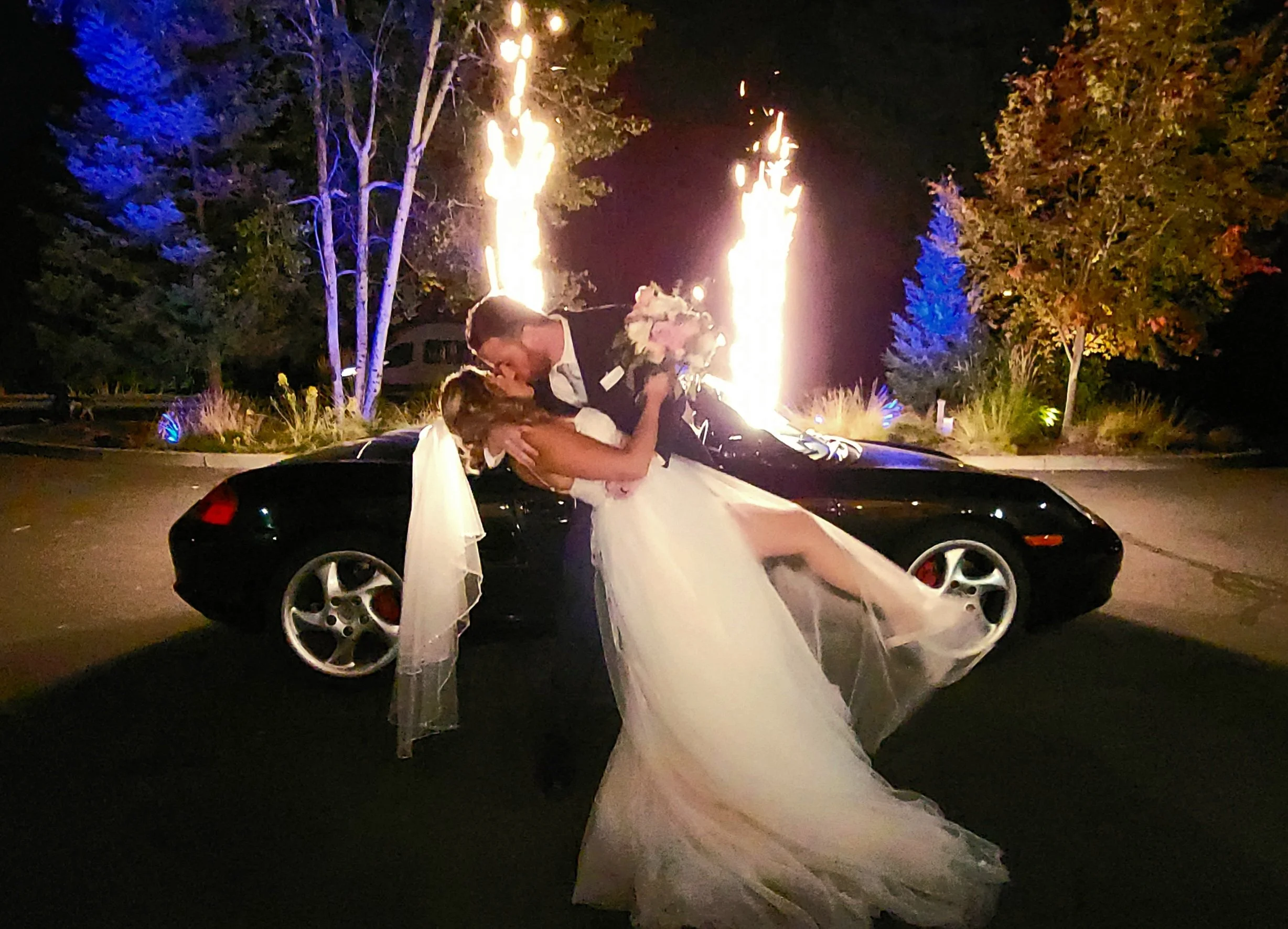 Sunset Sound Events has cold sparkers that will add an instant burst of excitement—perfect for dramatic photo ops, grand entrances, or highlighting an important moment. Safe for indoor use and visually stunning, they create a high‑impact effect that 
