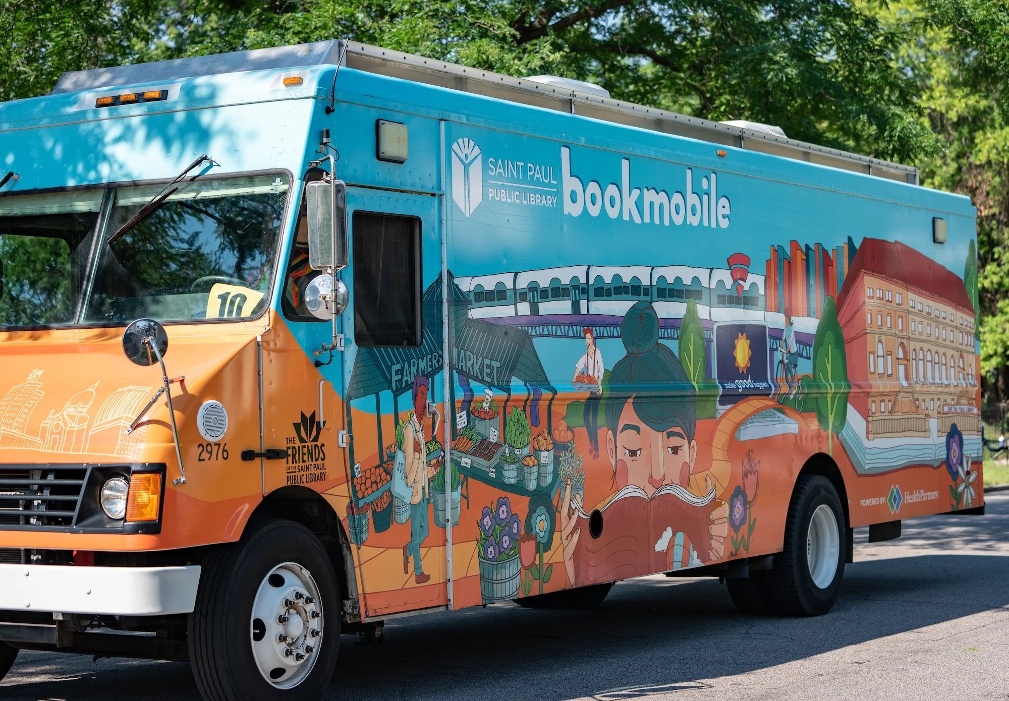 Saint_Paul_Public_Library_-_Bookmobile_(41748734400).jpg