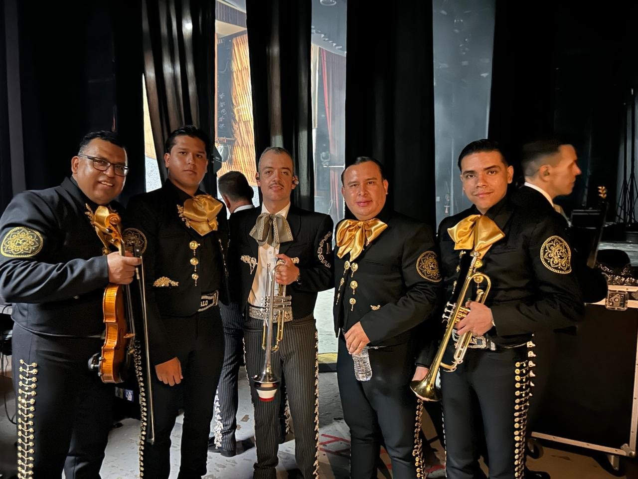 PRESENTACIÓN CON EL MARIACHI VARGAS 2025