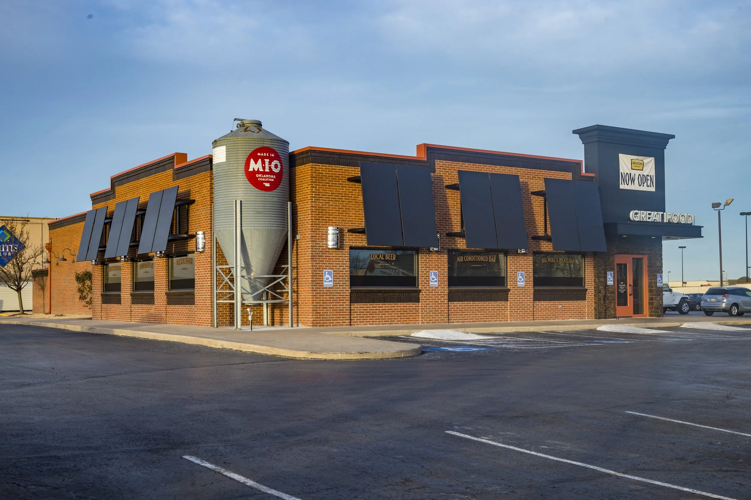 01 10 2017 bricktown brewery woodland hills exterior EC15.jpg