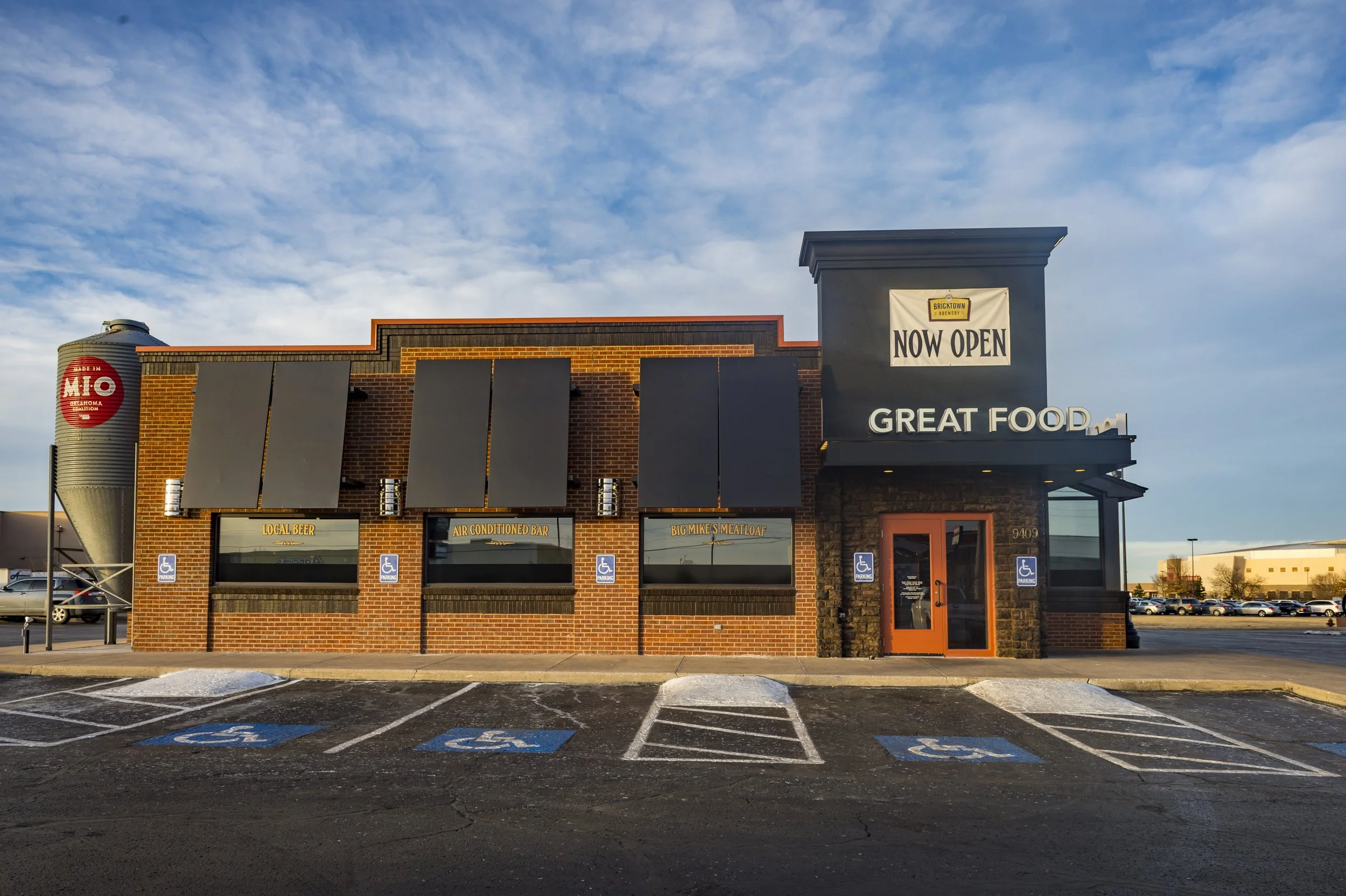 01 10 2017 bricktown brewery woodland hills exterior EC07.jpg