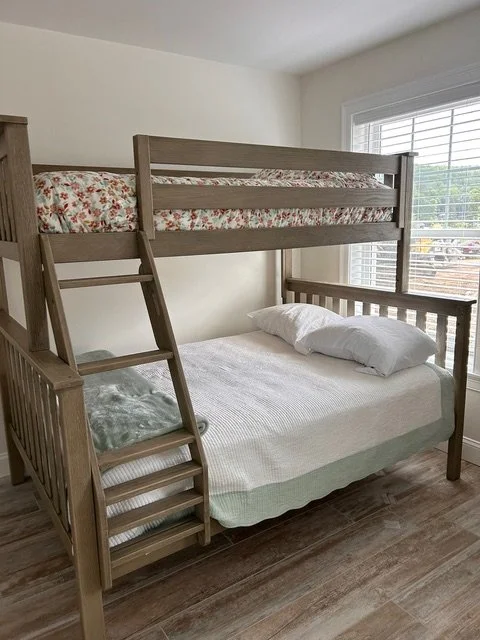 Bunk Room (Featuring 2 Sets of Bunks)