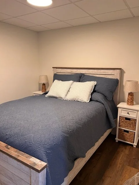 Basement Guest Bedroom (Features 1 Queen size Bed)