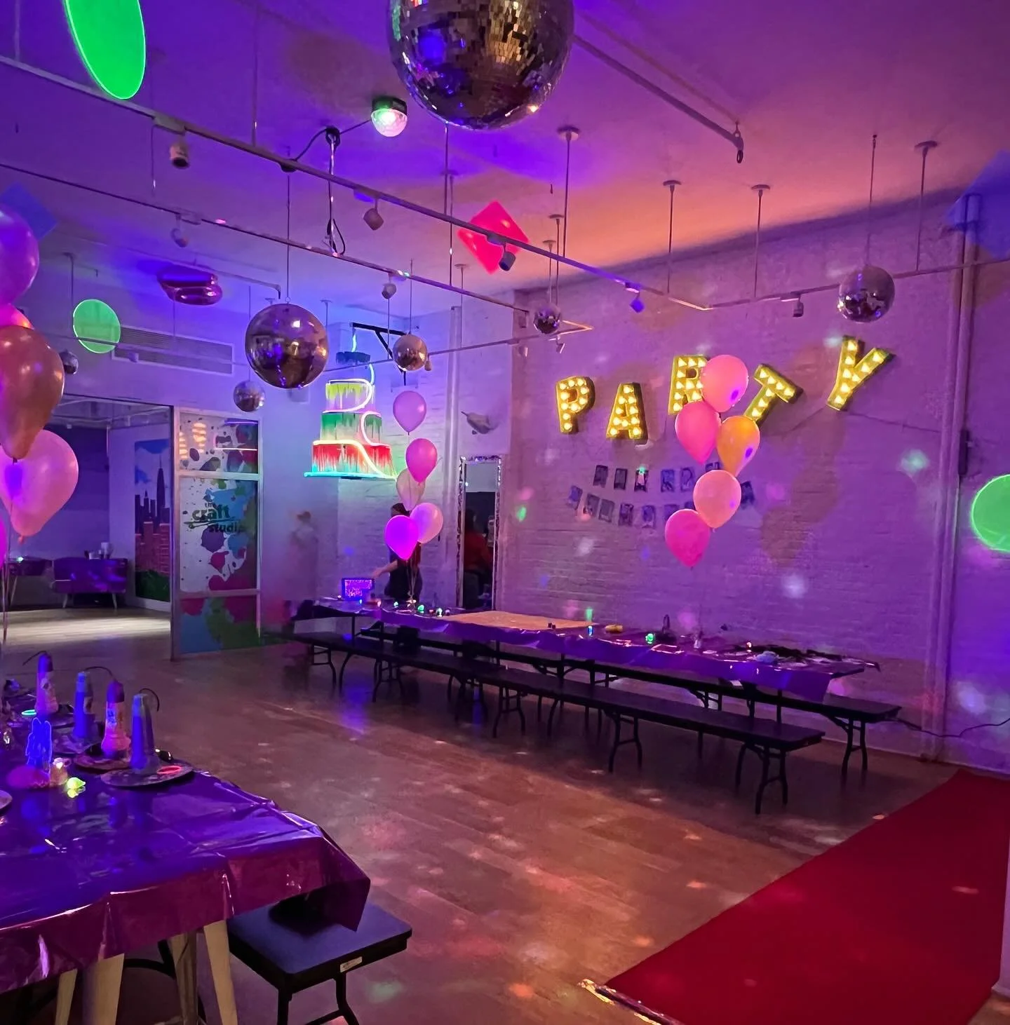 Party mode activated 🔋🚨⚡️🎉🥳
.
.
.
#party #tribeca #nyc #kids #events #family #downtown