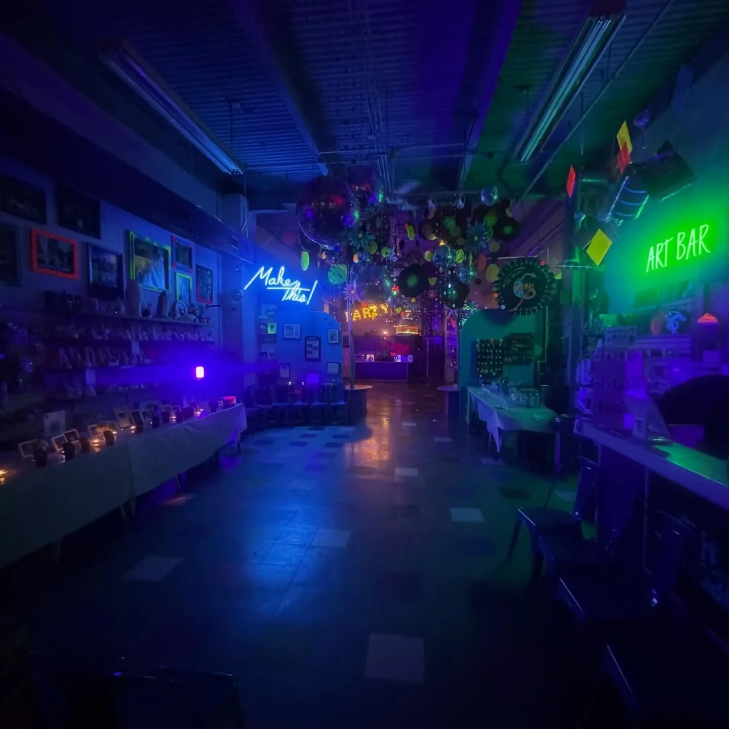 Weekend party mode activated 🎉⚡️🎈🥳🪩!