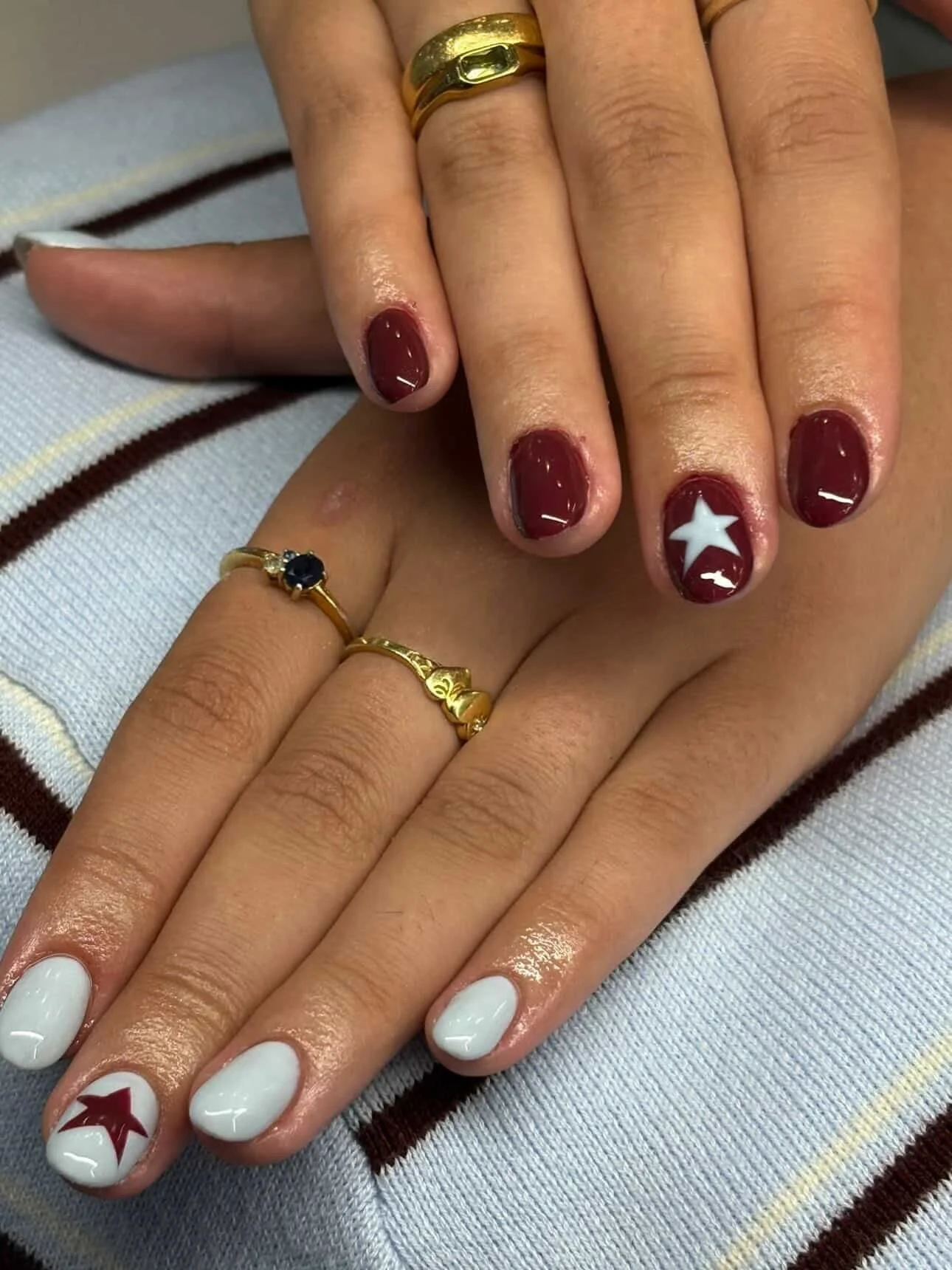 Burgundy x Blue 🫶🏽 The colour coordination
.
.
.
.
 #rockabellabeauty #perthnailsalon