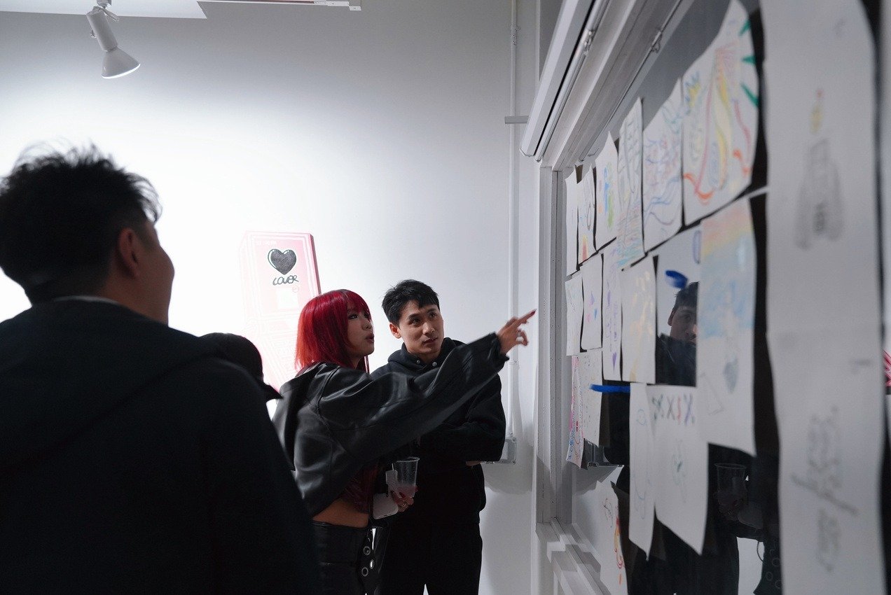 Ring Ring Social Lab — Aspace Gallery. Artist co-creation, social connection in the gallery, art therapy, and self-exploration.