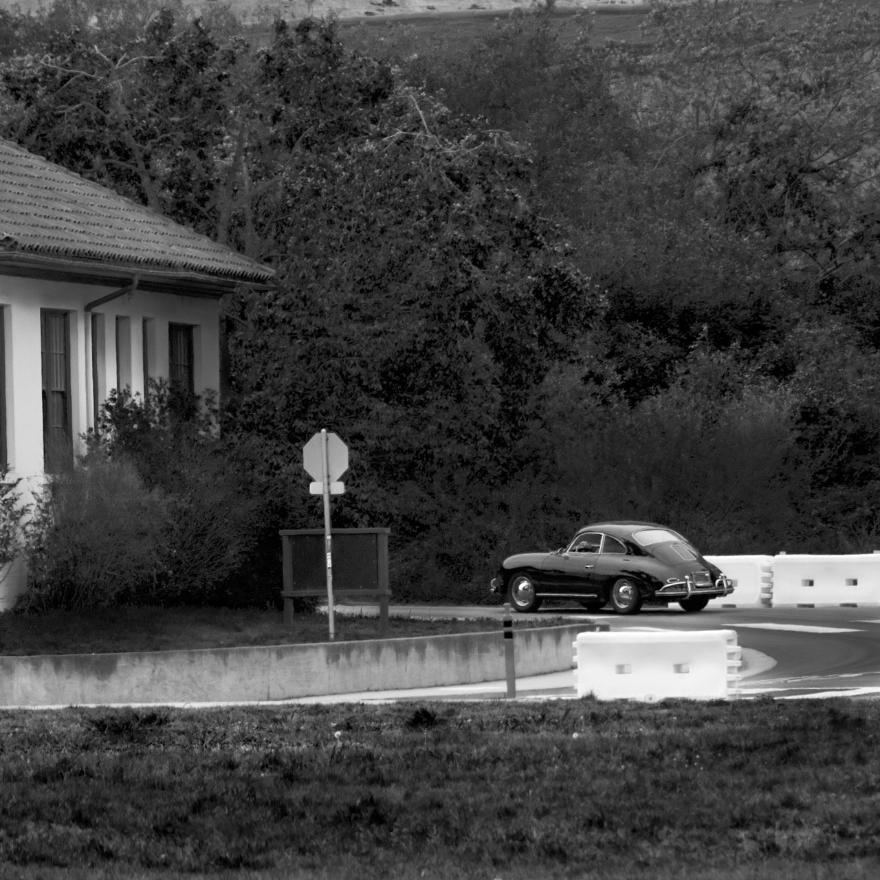  Chrome Echo  Mobile analog artifact Crissy Field, San Francisco, 2023  LUMIX GX85  |  Prime  |  Digital 