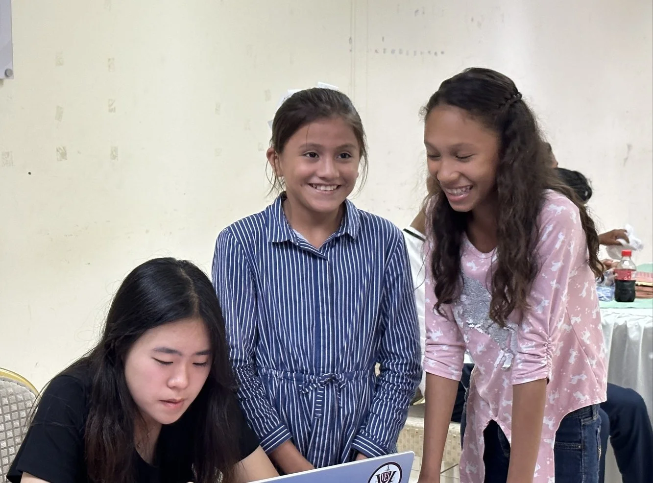 김미정 박사의 비전 아래 BBL Learning(약칭 BBL)이 운영하는 YLLP는 청소년들이 “나는 내 삶의 저자입니다”라는 핵심 철학을 따라 배움을 통해 리더십을 발휘하고 사회적 영향력을 키우는 프로그램입니다.