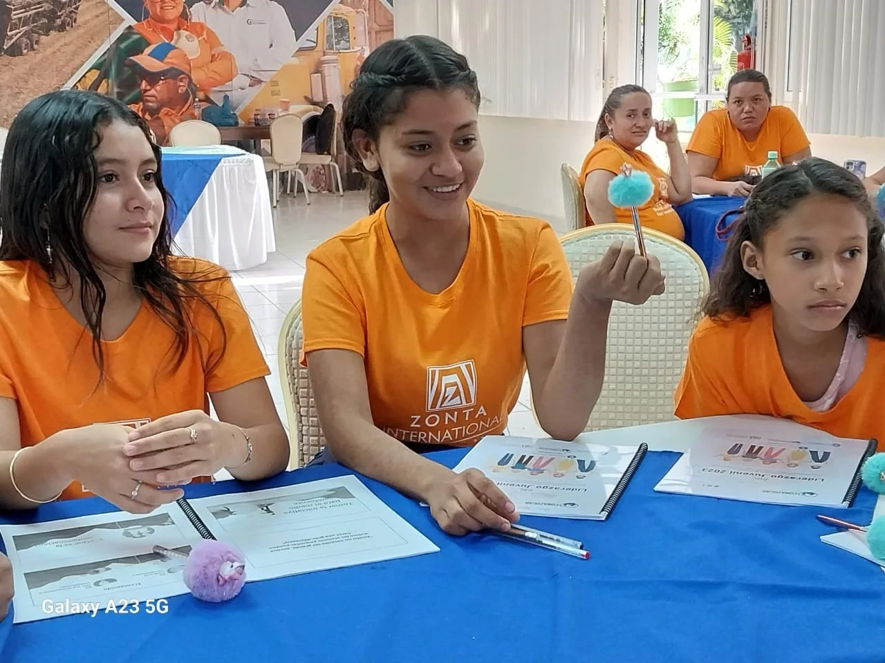 Youth Life Leadership 김미정 박사의 비전 아래 BBL Learning(약칭 BBL)이 운영하는 YLLP는 청소년들이 “나는 내 삶의 저자입니다”라는 핵심 철학을 따라 배움을 통해 리더십을 발휘하고 사회적 영향력을 키우는 프로그램입니다.