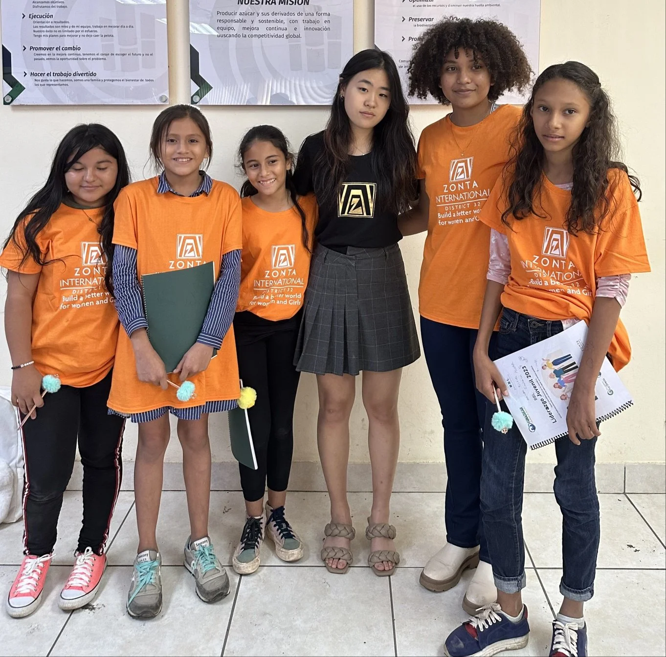 김미정 박사의 비전 아래 BBL Learning(약칭 BBL)이 운영하는 YLLP는 청소년들이 “나는 내 삶의 저자입니다”라는 핵심 철학을 따라 배움을 통해 리더십을 발휘하고 사회적 영향력을 키우는 프로그램입니다.