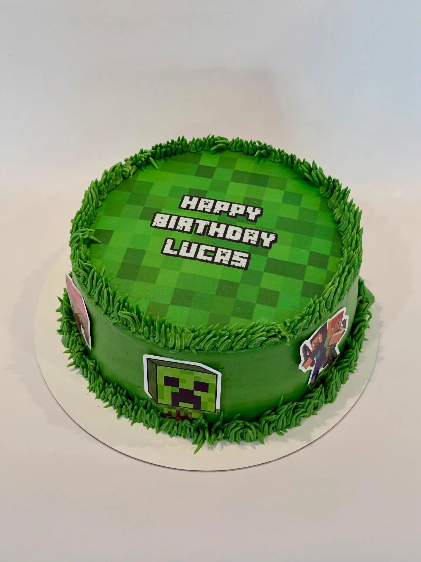 December&rsquo;s cake donation for @forgoodnesscakeslosangeles 💛 happy 4th birthday Lucas 🥹💚 #minecraft