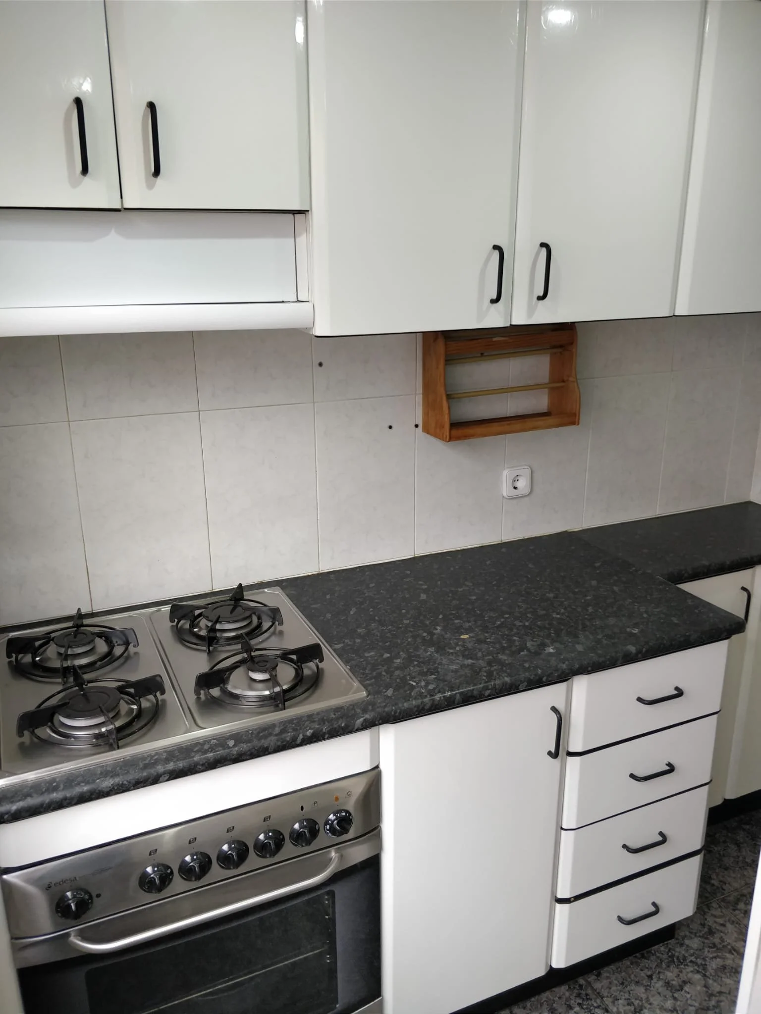 Cocina en el piso cerca de Barcelona.