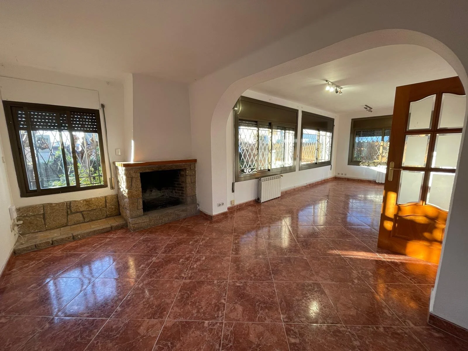 Sala de estar en la casa en venta en Pineda de mar.