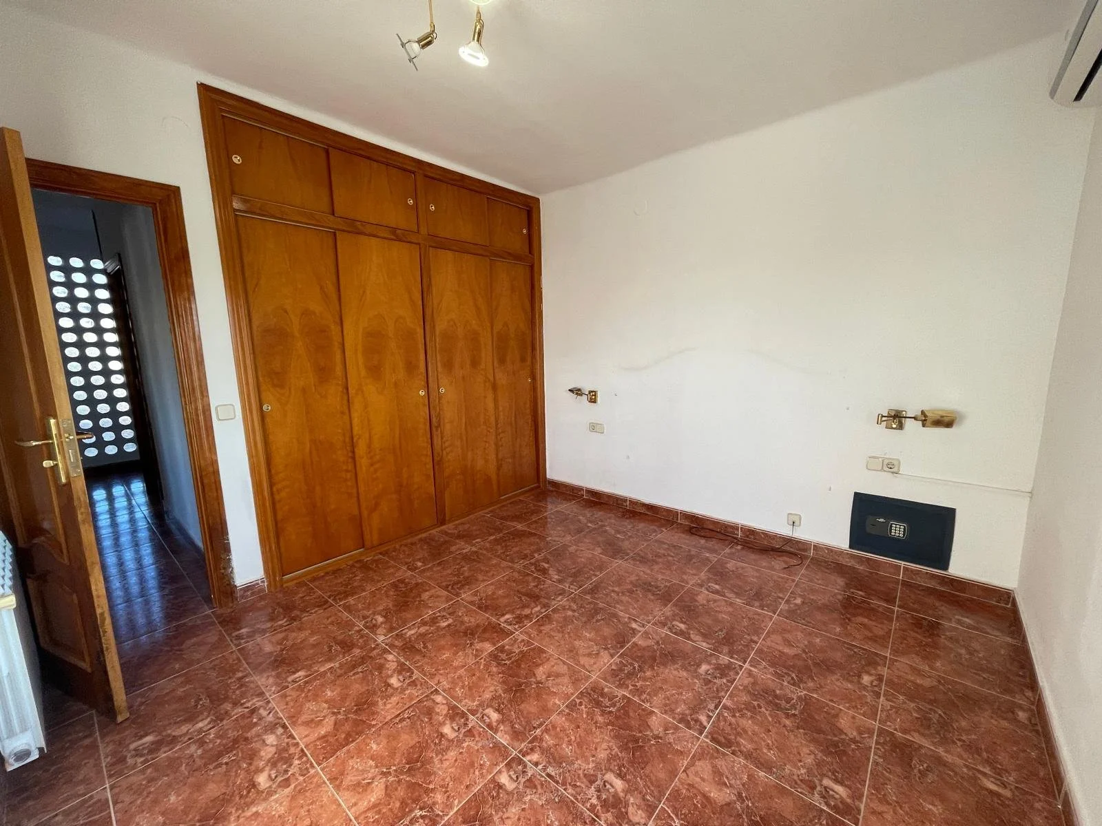 habitación en la casa en venta en Pineda de mar, segunda residencia en Barcelona.