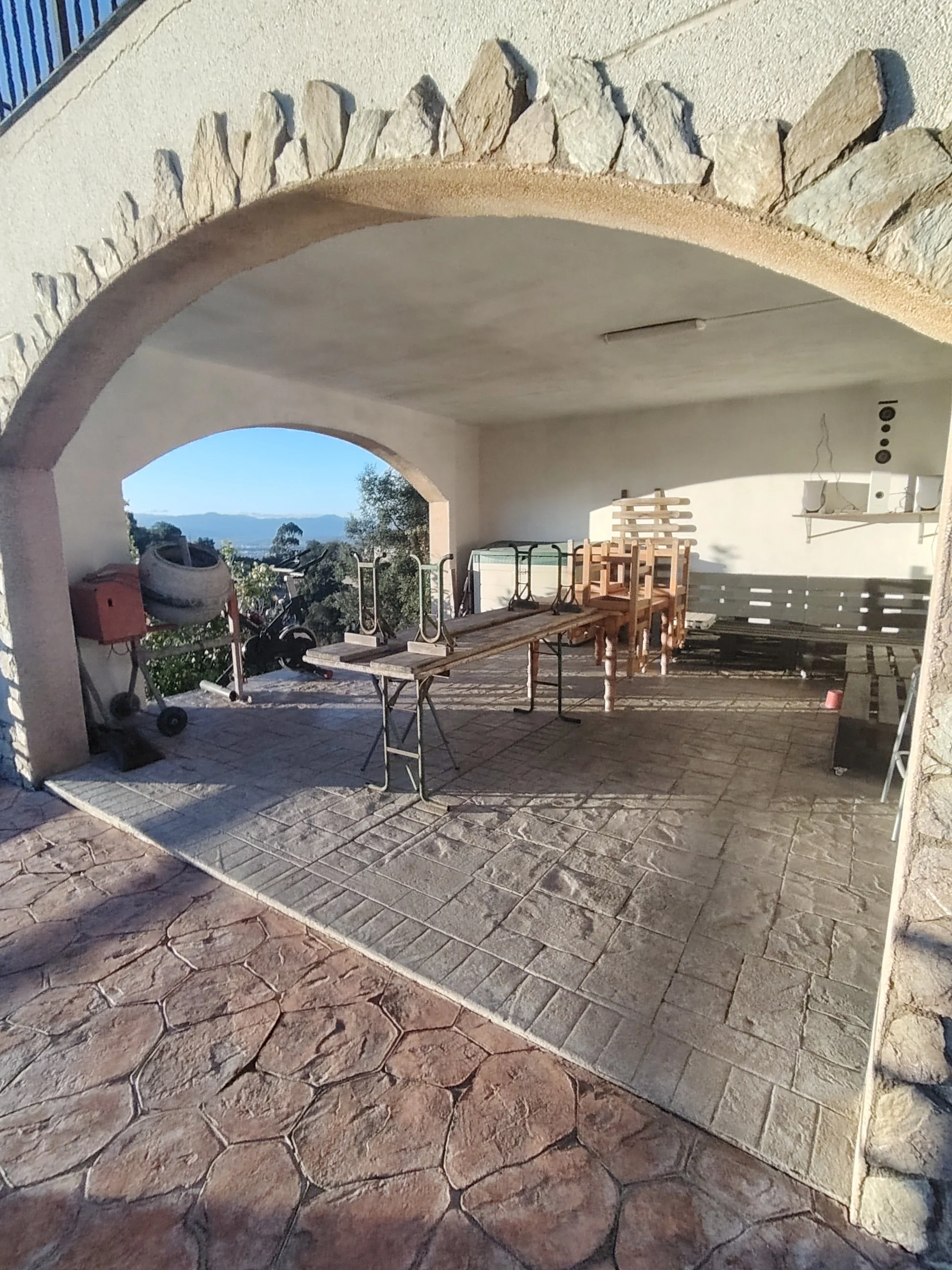 Jardín en la casa en Vidreres, vistas a la montaña, inmuebles en  naturaleza, casas en Barcelona.