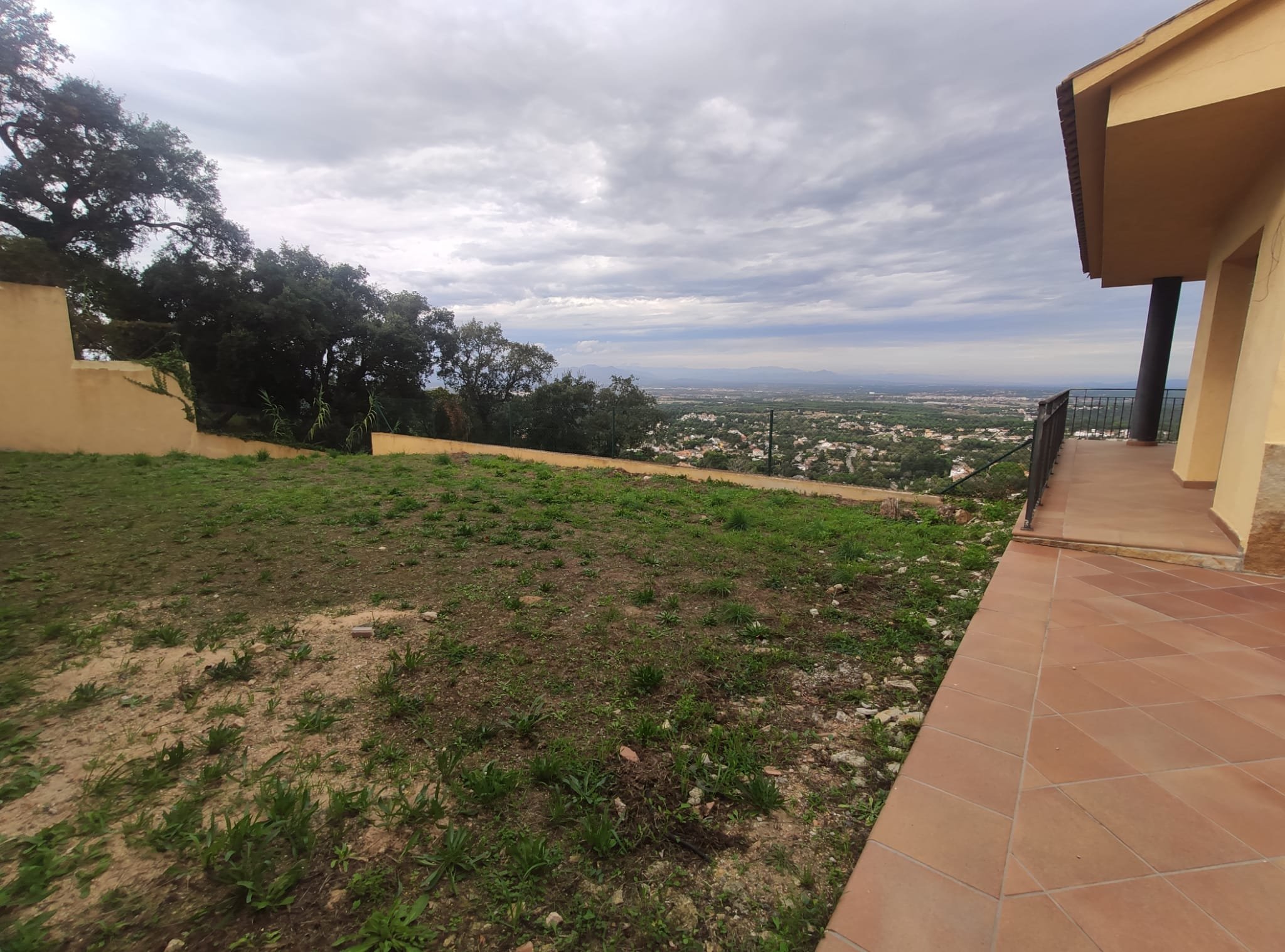 Vistas desde la casa en provincia Girona, España.
