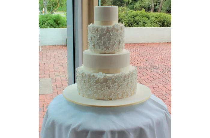 Funky Blossoms - These funky blossoms come together beautifully on this cake. With the combination of double heighted tiers along with the plain tiers, it really makes this cake stand out with a WOW factor.