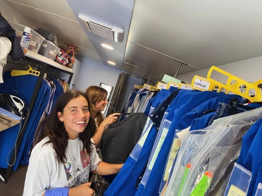 Les housses ne prennent pas de vacances ! 
Merci &agrave; l&rsquo;&eacute;quipe costumes du film &laquo;&nbsp;Pour le plaisir&nbsp;&raquo; de Reem Kherici ! Merci les filles ☀️

#ete2025 #cin&eacute;ma #mahoussecostaud #comedie #housses #tournage #al