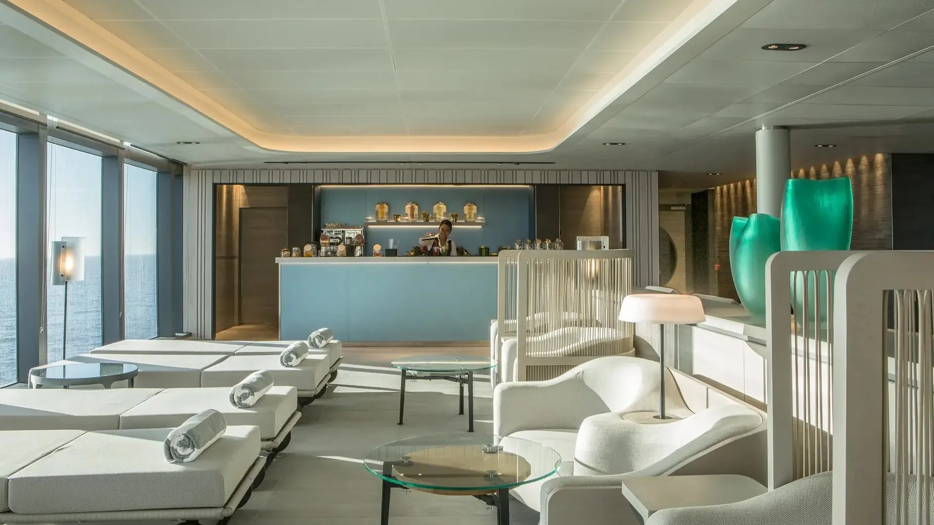 57CHARCOT-TRI21-100794_Shooting-Deco_CDT-Charcot_Piscine-interieur-PONANT-Gilles-Trillard.jpeg