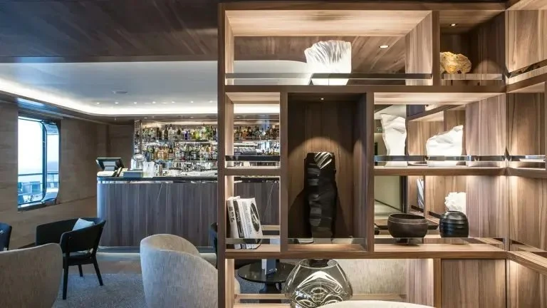 246CHARCOT-TRI21-100343_Shooting-Deco_CDT-Charcot_Main-Lounge-PONANT-Gilles-Trillard.jpeg
